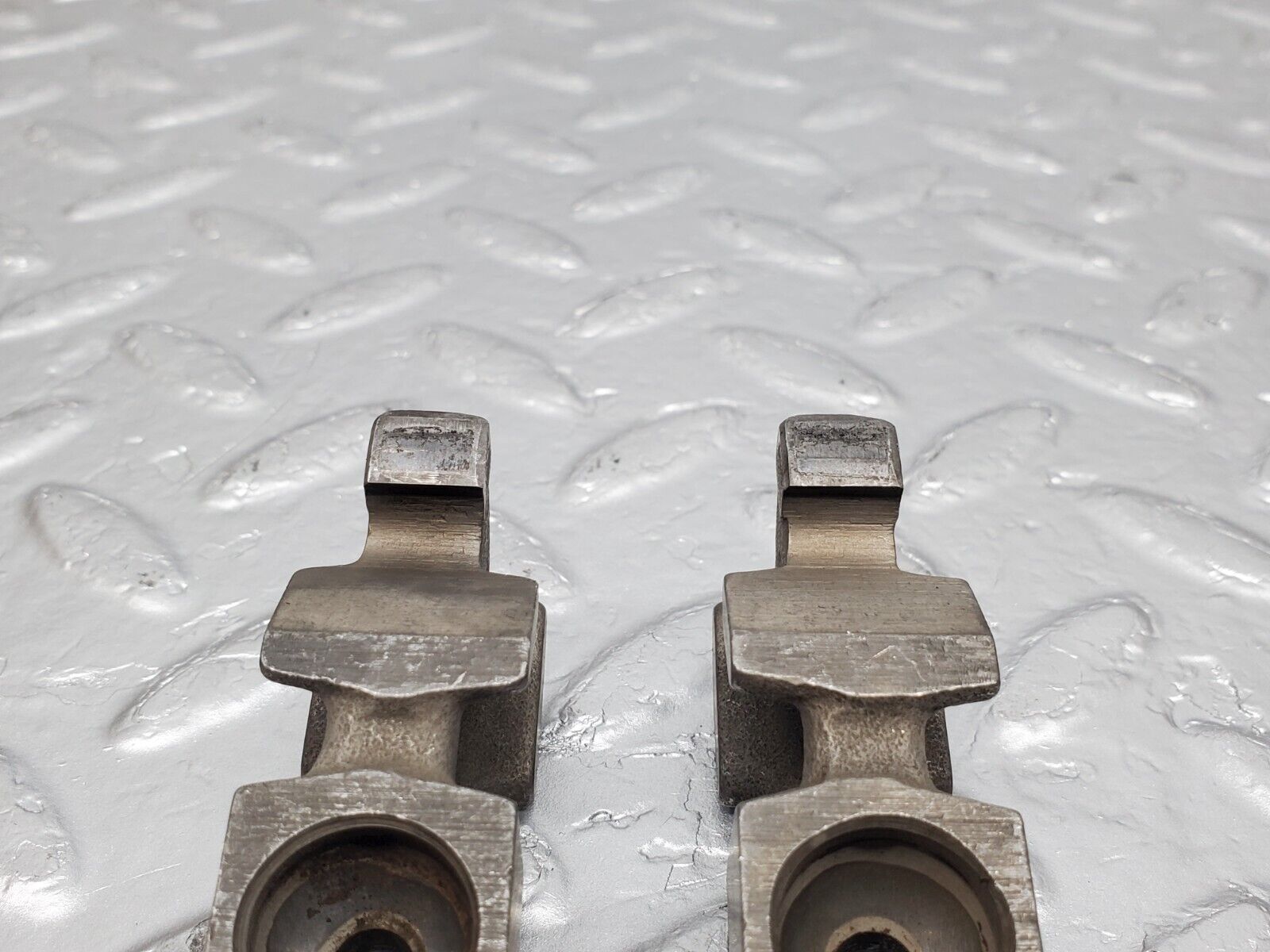 45477 Mercedes-Benz 280E M110.988 Valve Rocker Arm With Retaining Spring