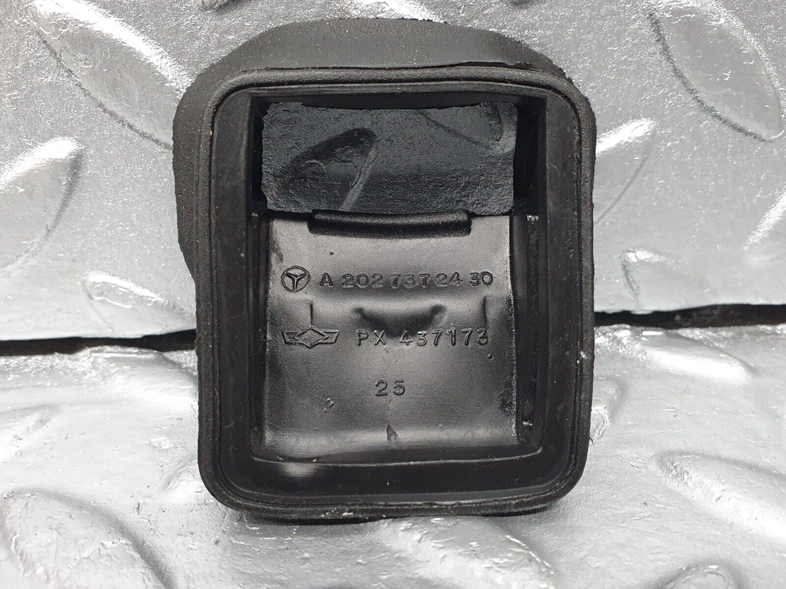 41876 Mercedes-Benz W202 C200 Rear Door Check Strap Rubber Seal 2x 2027372430