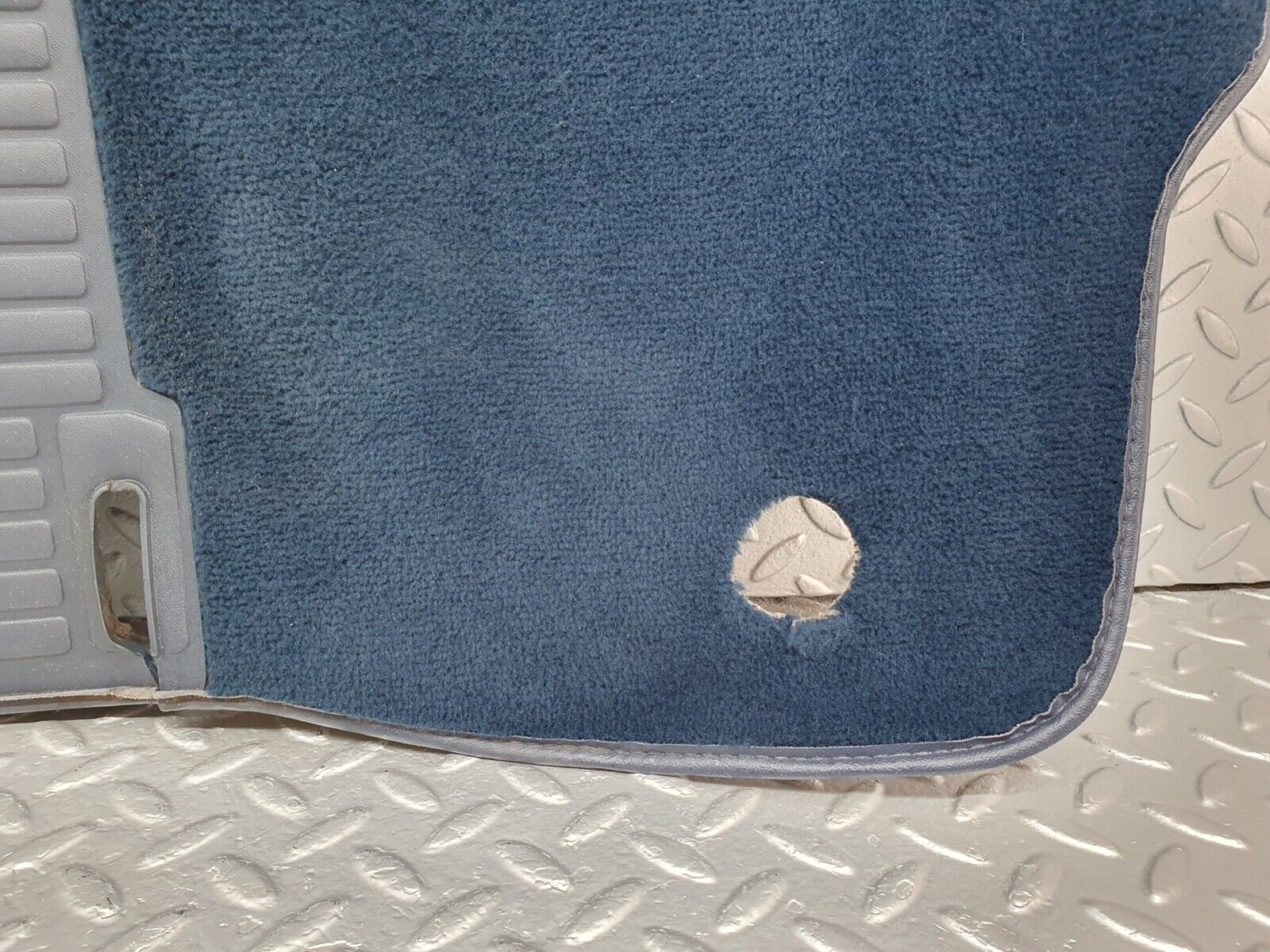 43023 Mercedes-Benz W201 190 Front Right Floor Carpet Blue 2016805462