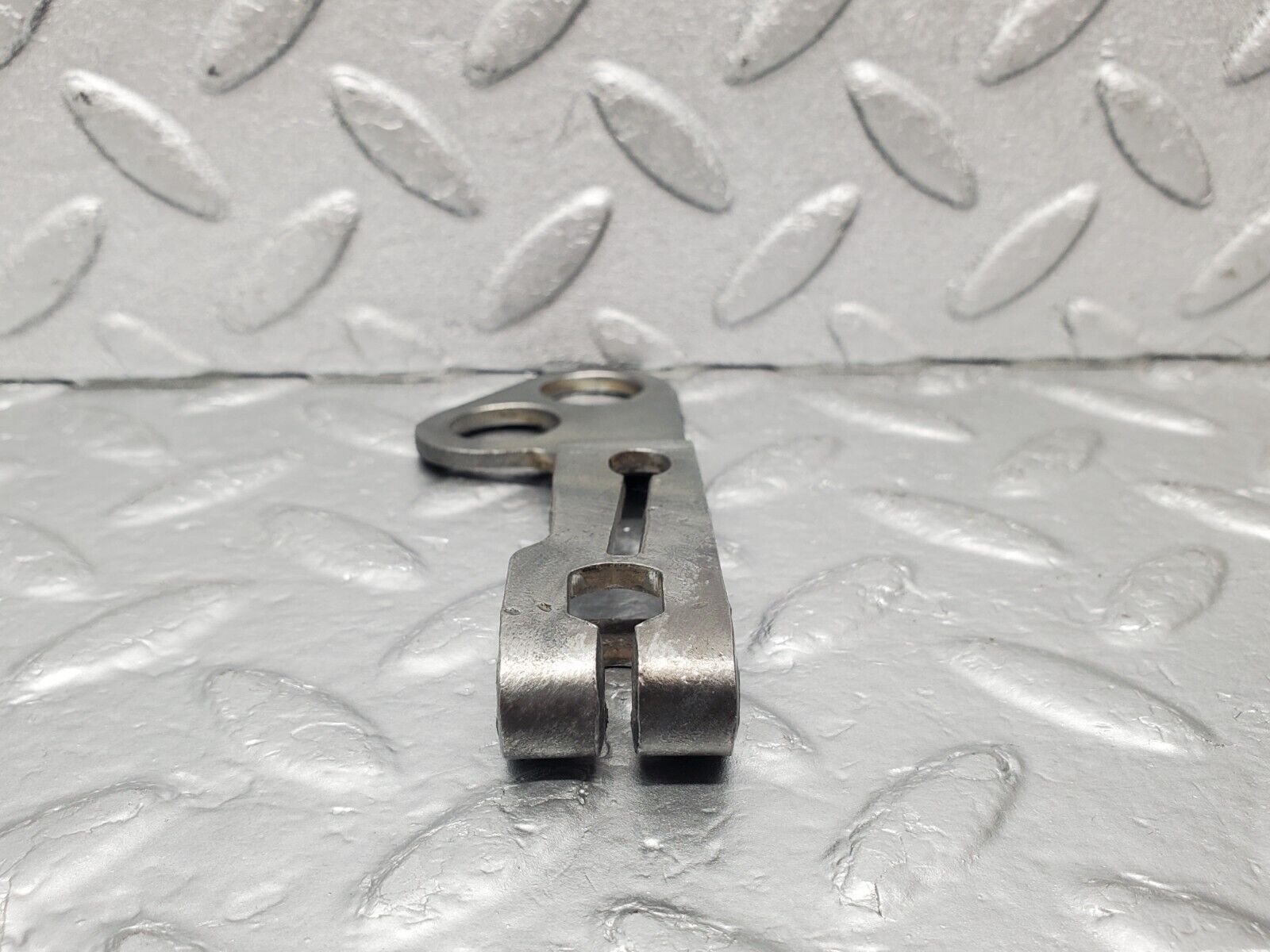 46083 Mercedes-Benz W126 420SE Automatic Gearbox Linkage Bracket