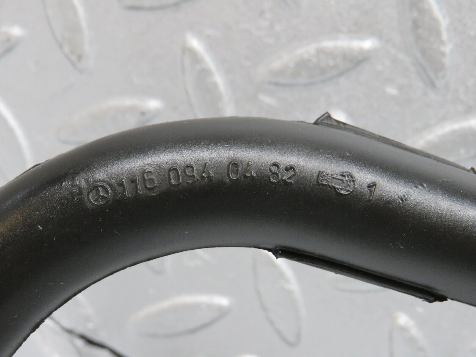 39913 Mercedes-Benz R107 350SL Air Intake Breather Hose Pipe 1160940682 1160940482