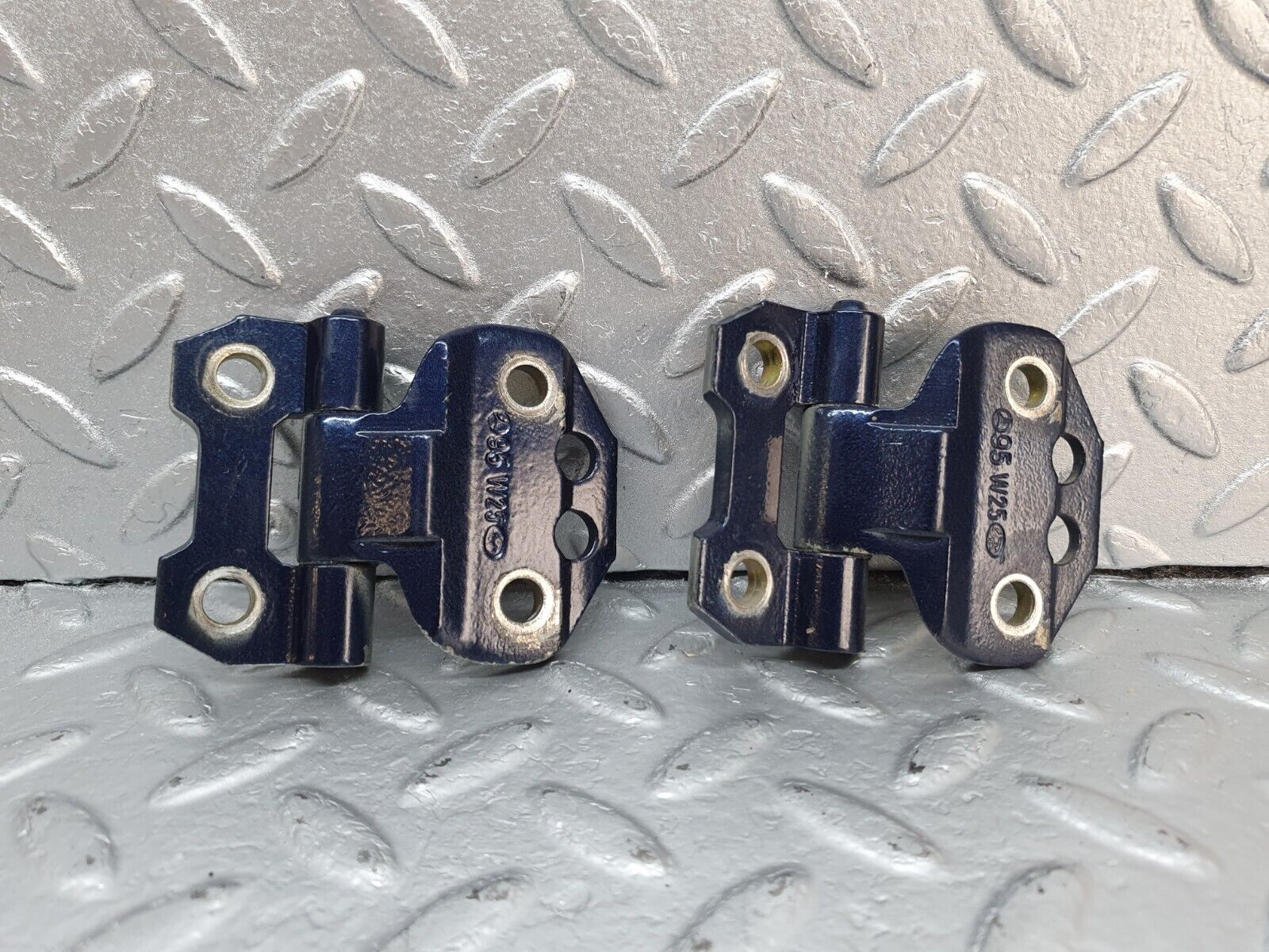 42318 Mercedes-Benz R129 320SL Coupe Door Hinge Left Side