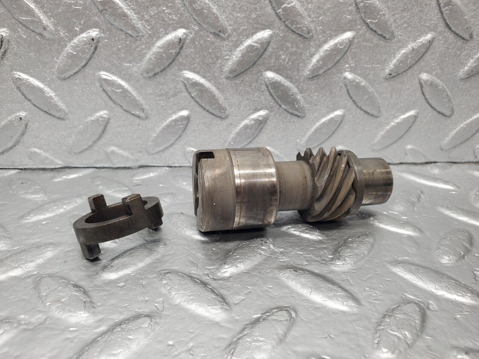 46720 Mercedes-Benz C123 280CE Coupe Ignition Distributor Housing 1101580515