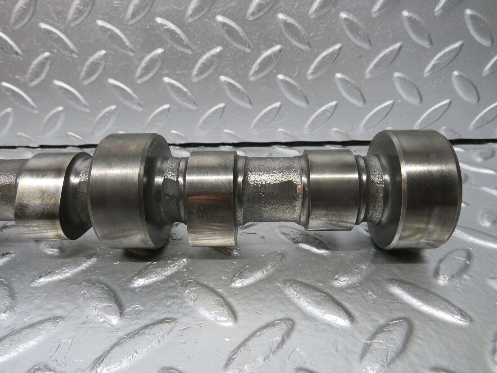 33023 Mercedes-Benz C107 R107 350 V8 Camshaft Left Side 1160514601