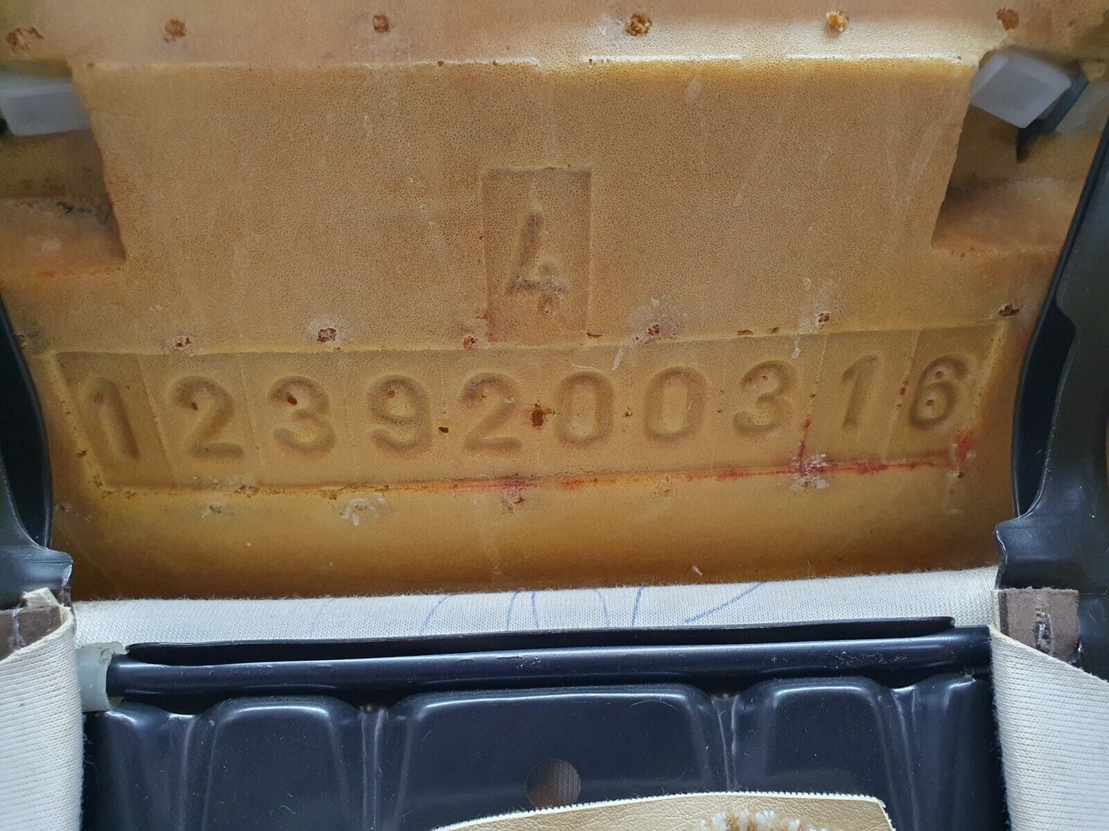 44208 Mercedes-Benz C123 230CE Coupe Rear Seat Beige 1239200316