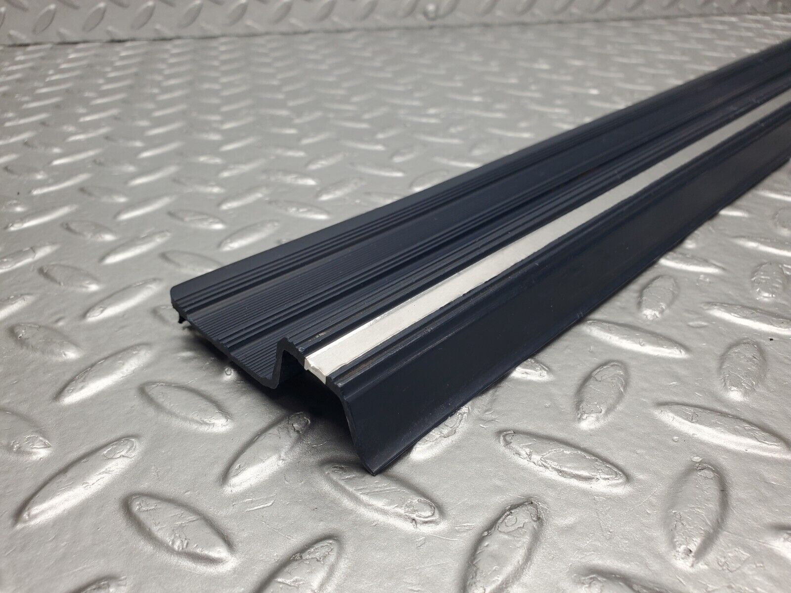 46007 Mercedes-Benz V123 240D LWB Rear Door Sill Trim Blue