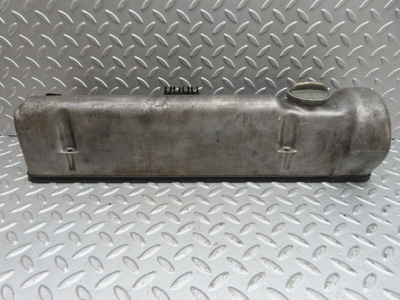 13827 Mercedes-Benz R107 450SL Cylinder Head Valve Cover Right Side 1160161905