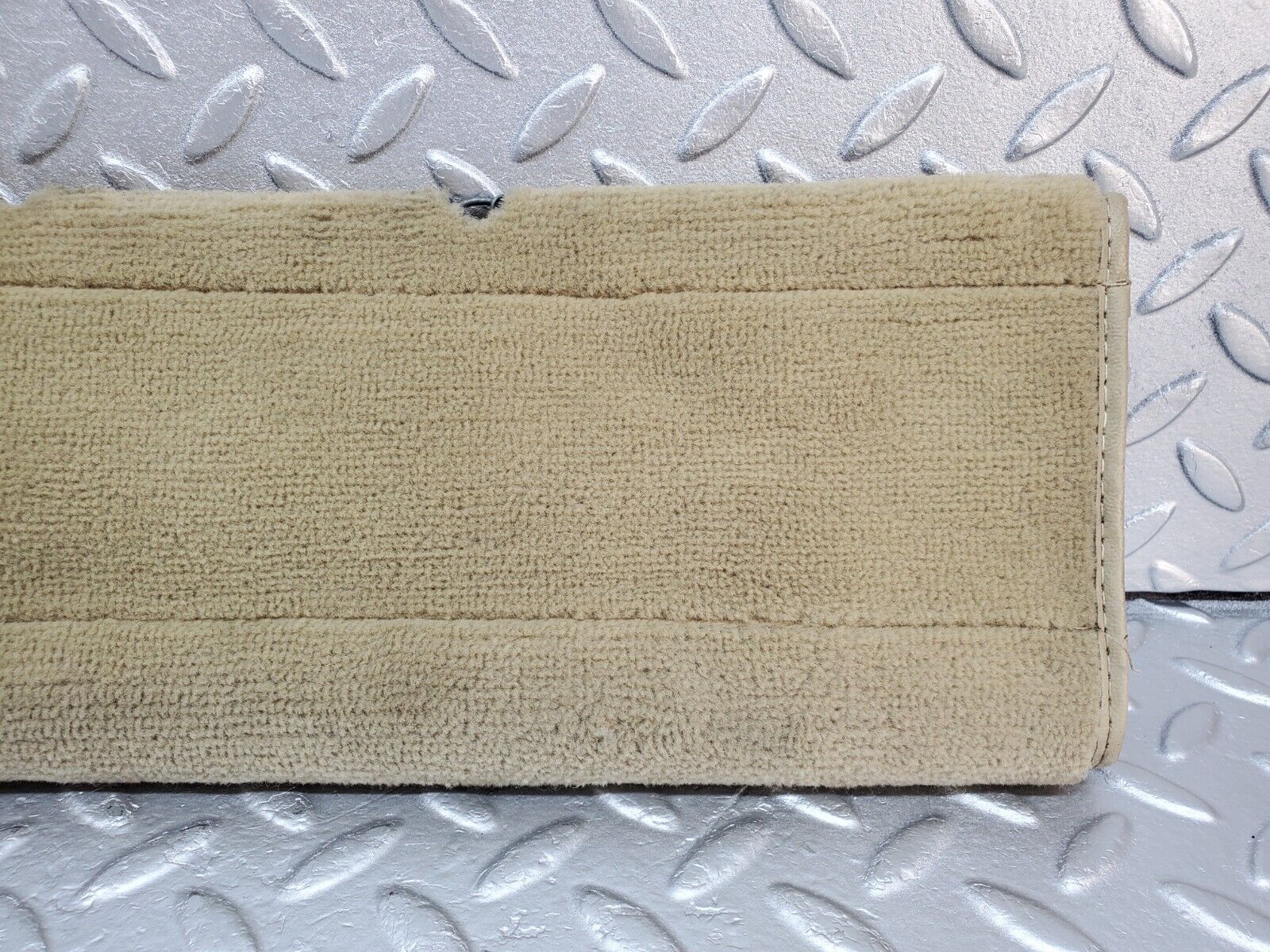 45695 Mercedes-Benz W126 420SE Front Right Seat Under Cover Beige