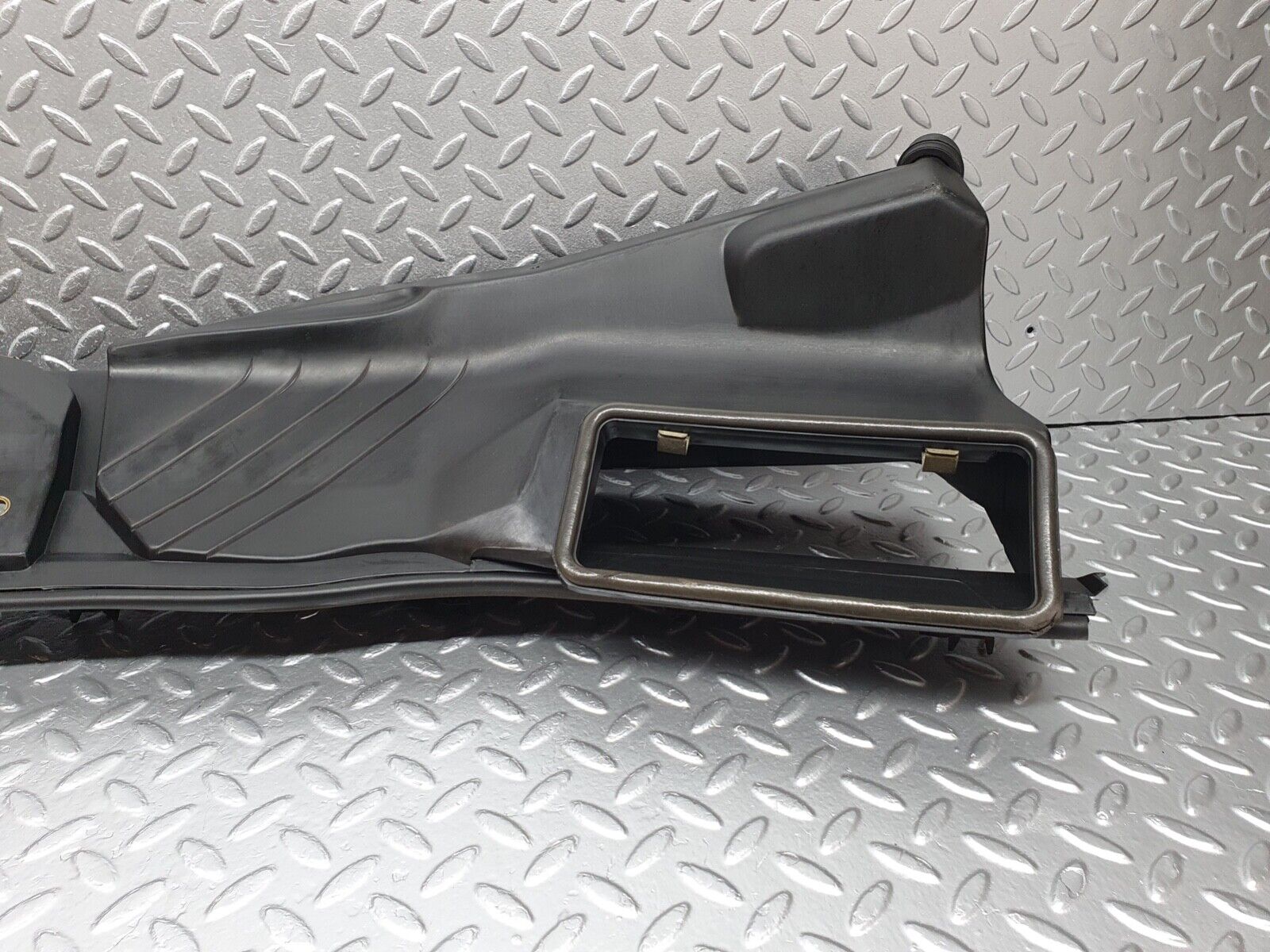 42001 Mercedes-Benz W202 C200 Air Duct 2028300144