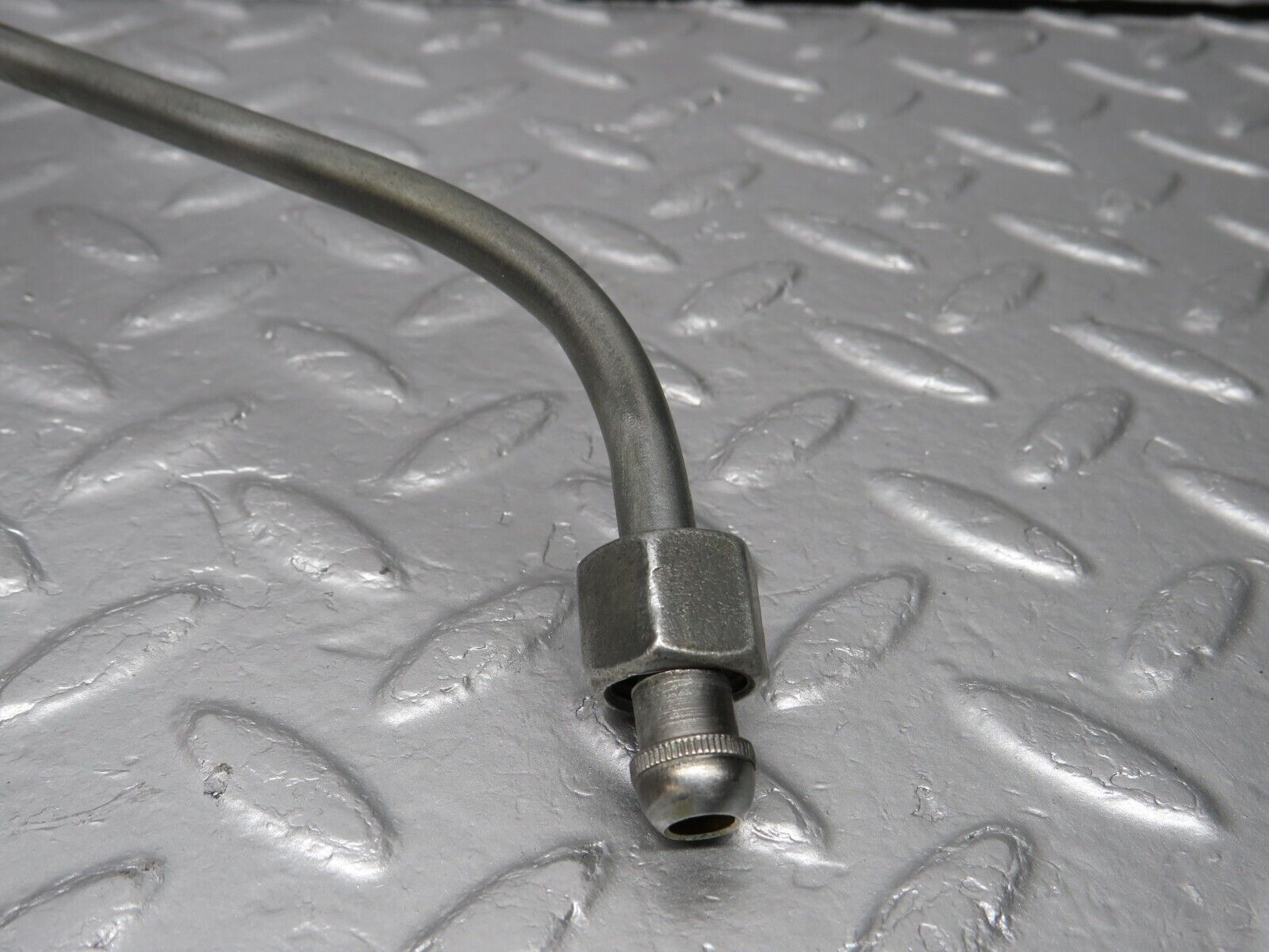 40177 Mercedes-Benz R107 350SL Oil Line Pipe