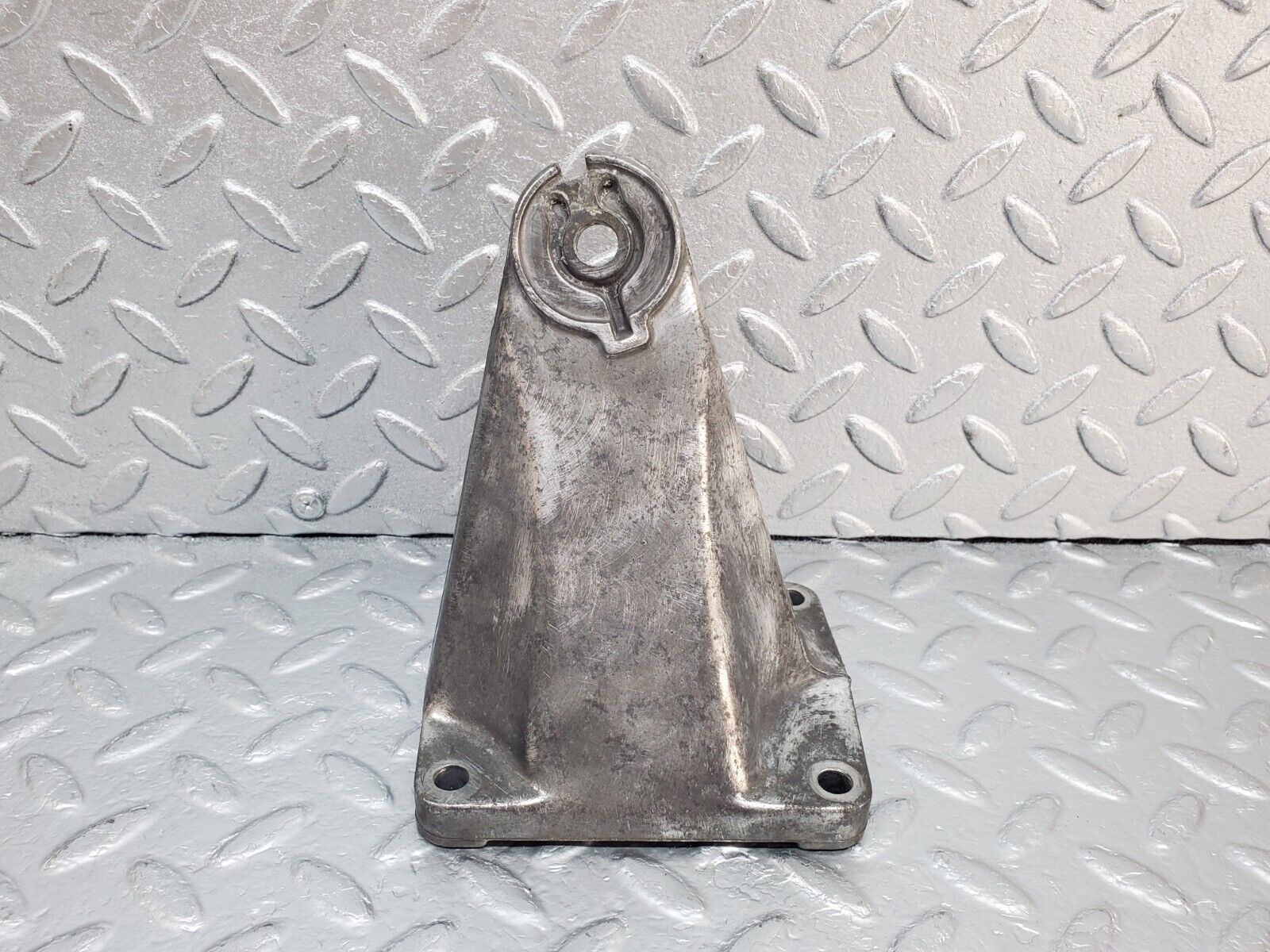 44809 Mercedes-Benz W124 220E Engine Mount Bracket Right Side 6012233004