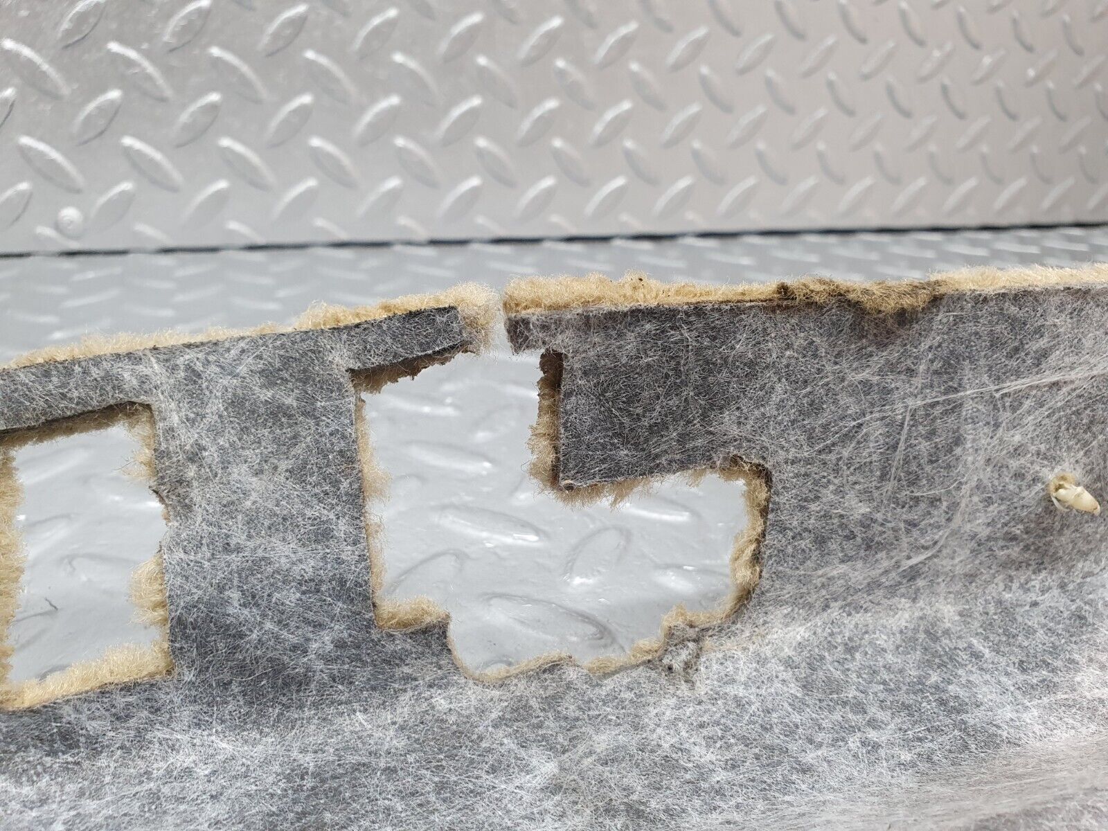 42185 Mercedes-Benz R129 320SL Coupe Rear Floor Cross Member Mat Carpet Beige