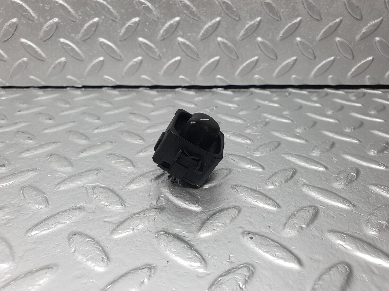 42379 Mercedes-Benz R129 320SL Coupe Electric Mirror Adjust Switch 1298212251