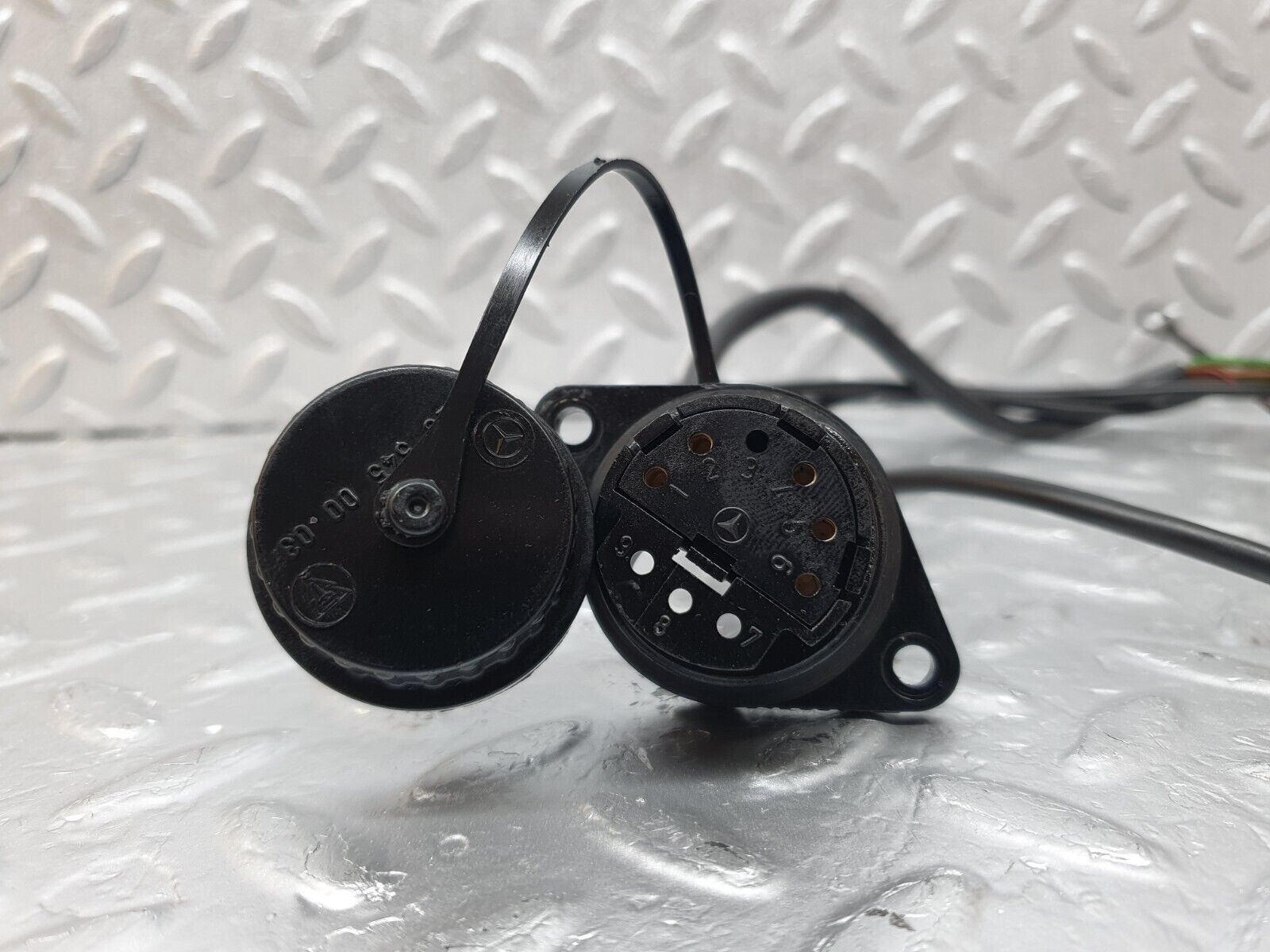 43953 Mercedes-Benz C123 230CE Coupe Diagnostic Connector 1235450026 1235450003