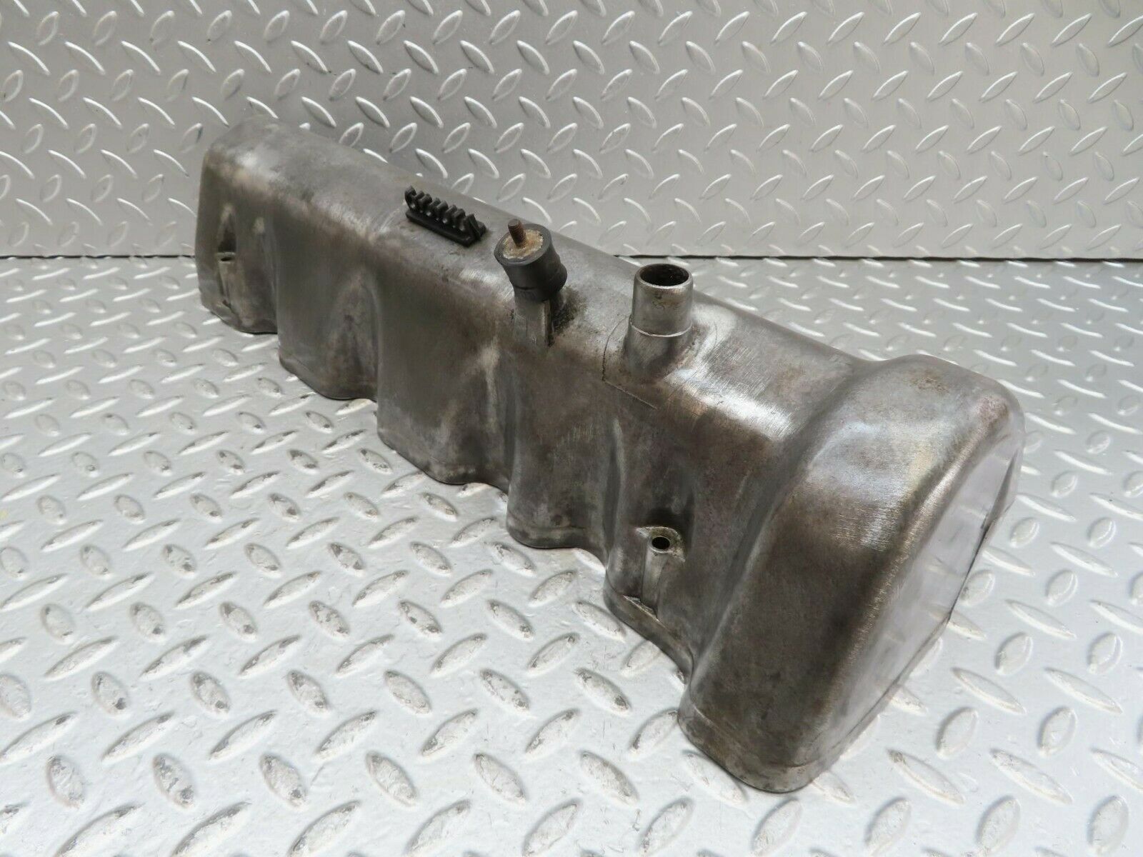 15667 Mercedes-Benz R107 450SL Cylinder Head Valve Cover Left Side 1160163205