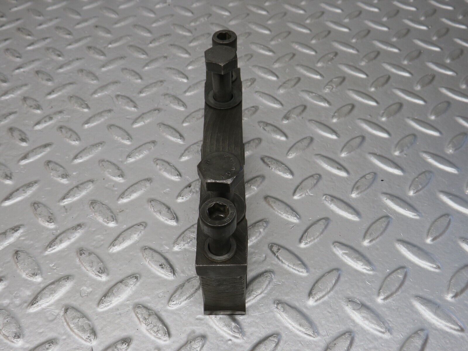 32868 Mercedes-Benz C107 R107 350 V8 Crankshaft Bearing Block 1160110312