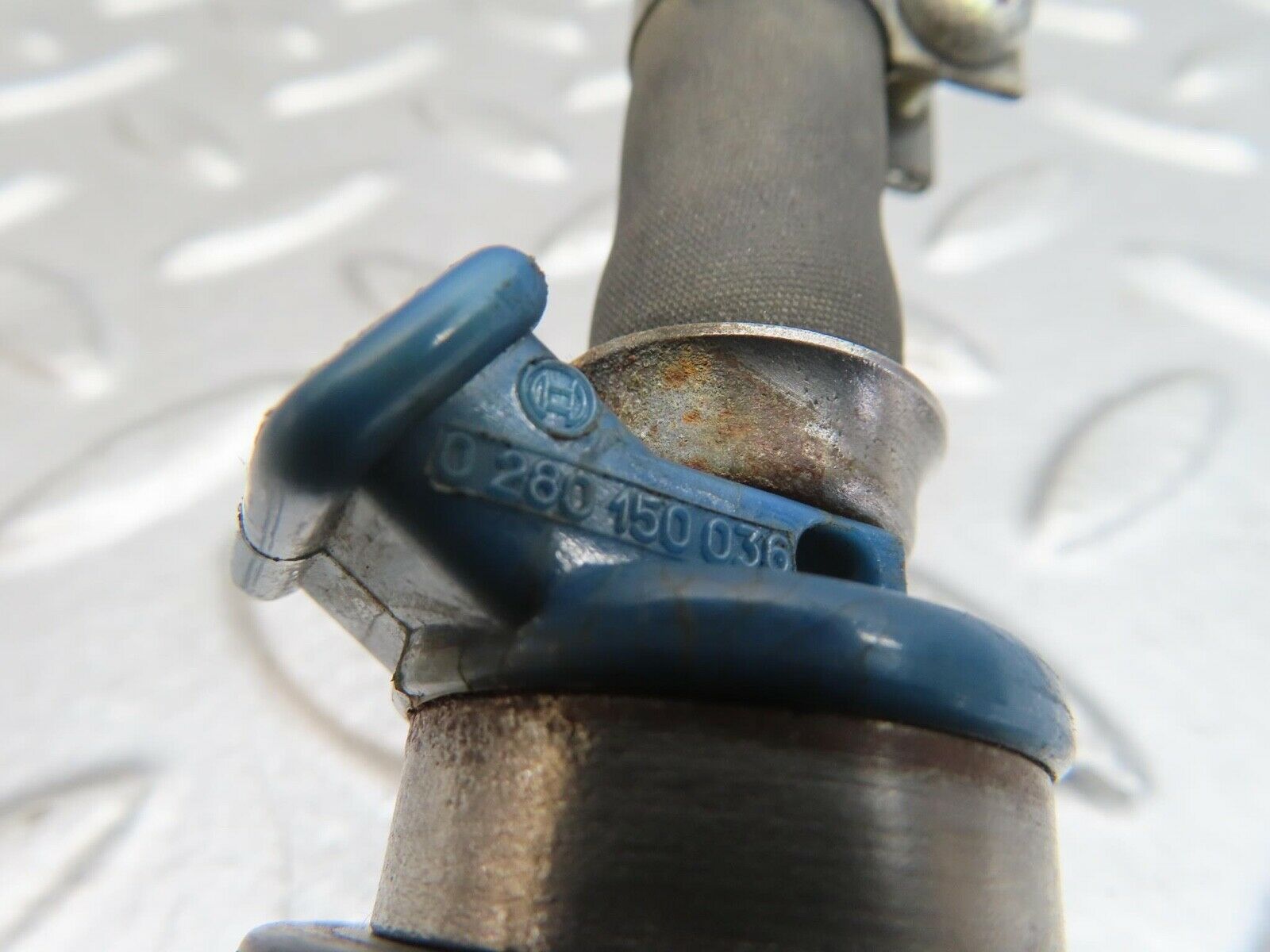 13753 Mercedes-Benz R107 450SL  Fuel Injector Bosch 0280150036