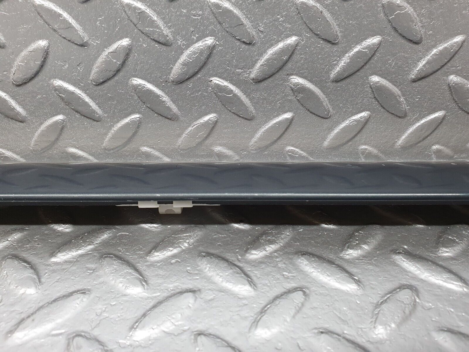 41805 Mercedes-Benz W202 C200 Front Left Door Centre Moulding Trim 2026909362