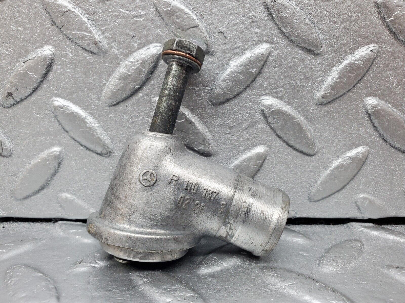 45346 Mercedes-Benz 280E M110.983 Engine Oil Return Pipe 1101870226