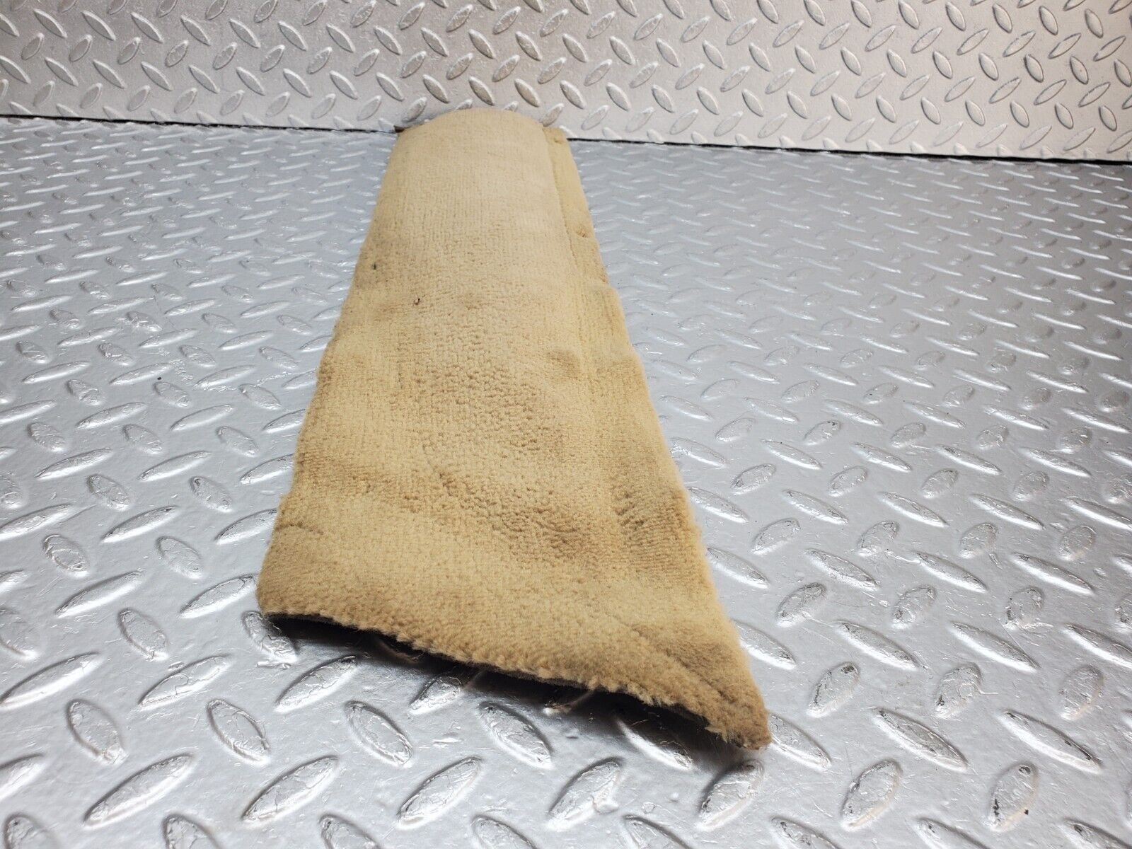 45697 Mercedes-Benz W126 420SE Front Left Door Sill Carpet Beige