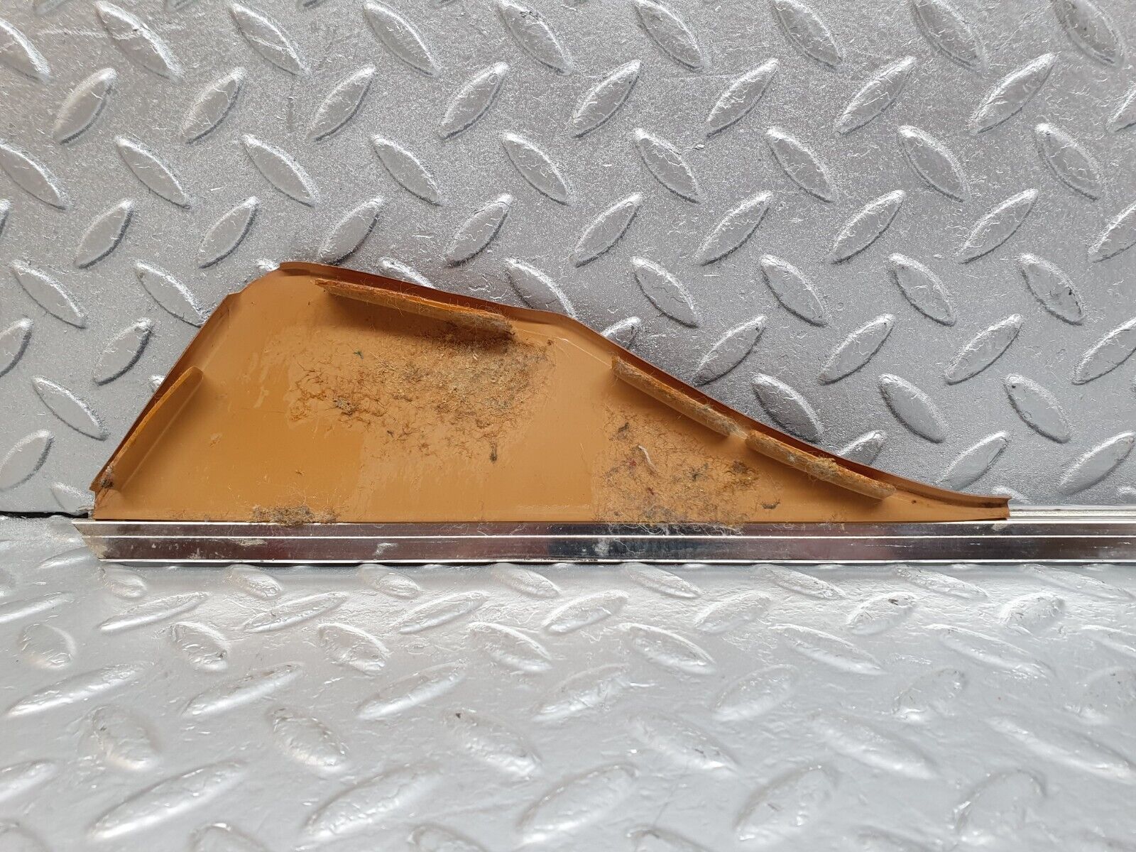 43781 Mercedes-Benz C126 380SEC Coupe Seat Belt Presenter Cover Trim Right 1266921022