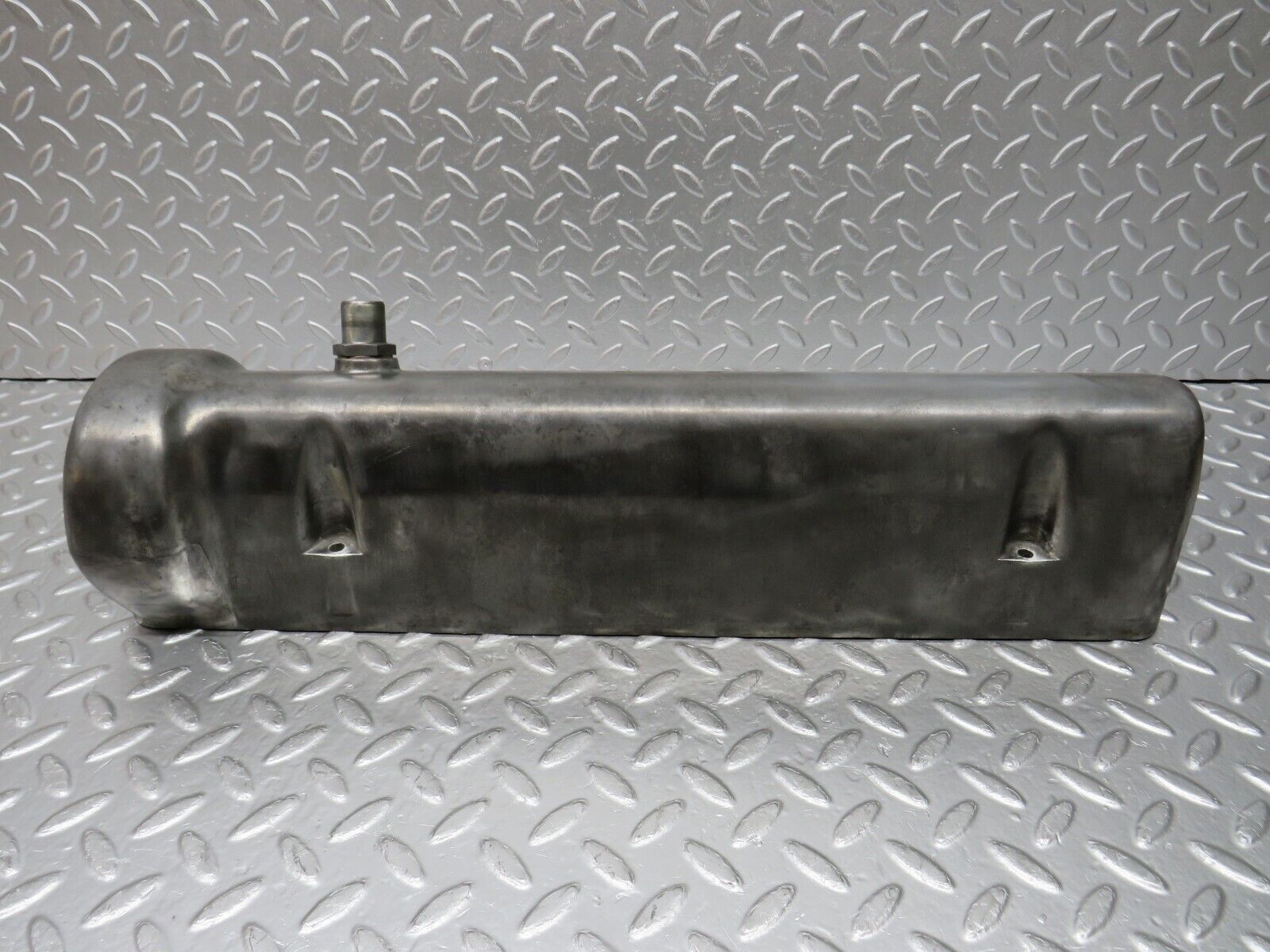 32980 Mercedes-Benz C107 R107 350 V8 Cylinder Head Valve Cover Left 1160161805