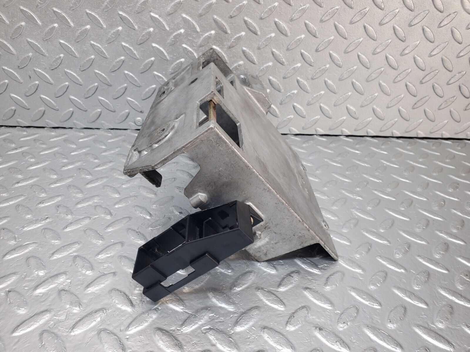 44591 Mercedes-Benz W124 220E Engine Control Unit Tray Bracket 1245404973 1245452747