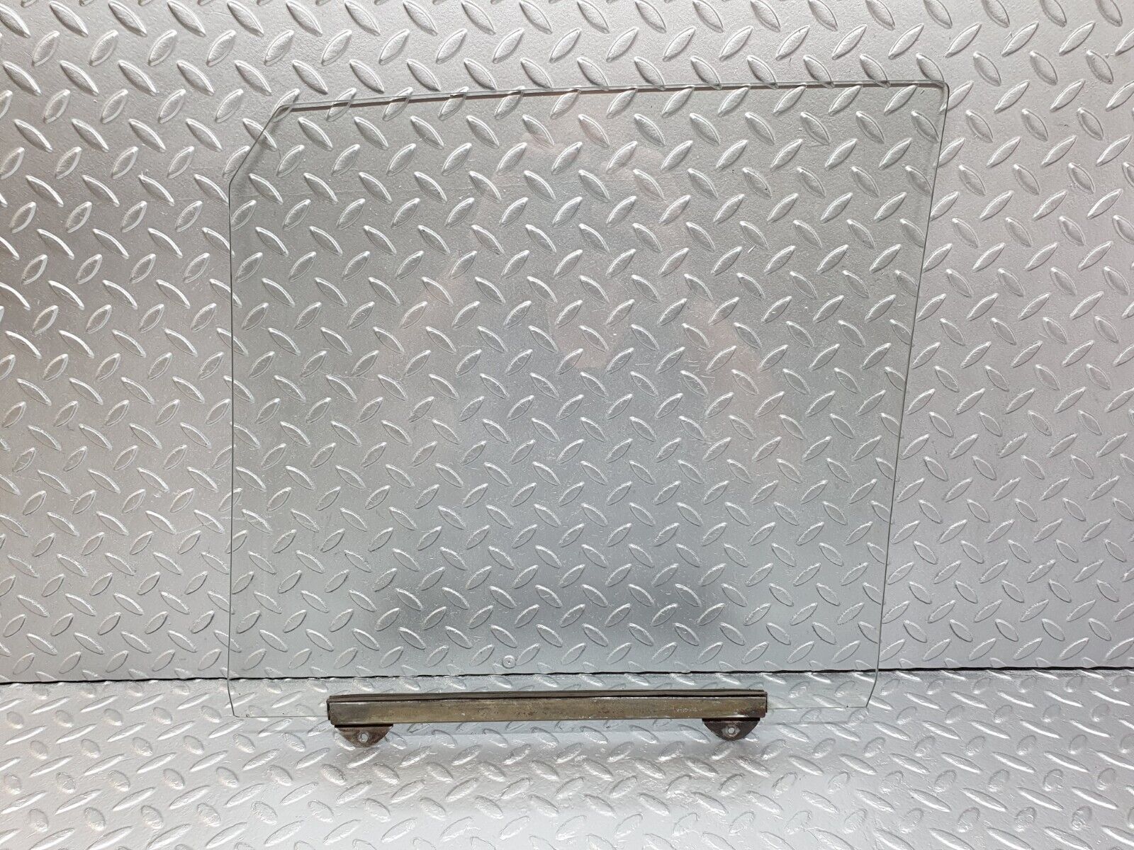 43218 Mercedes-Benz W108 280SE Front Right Door Window Glass