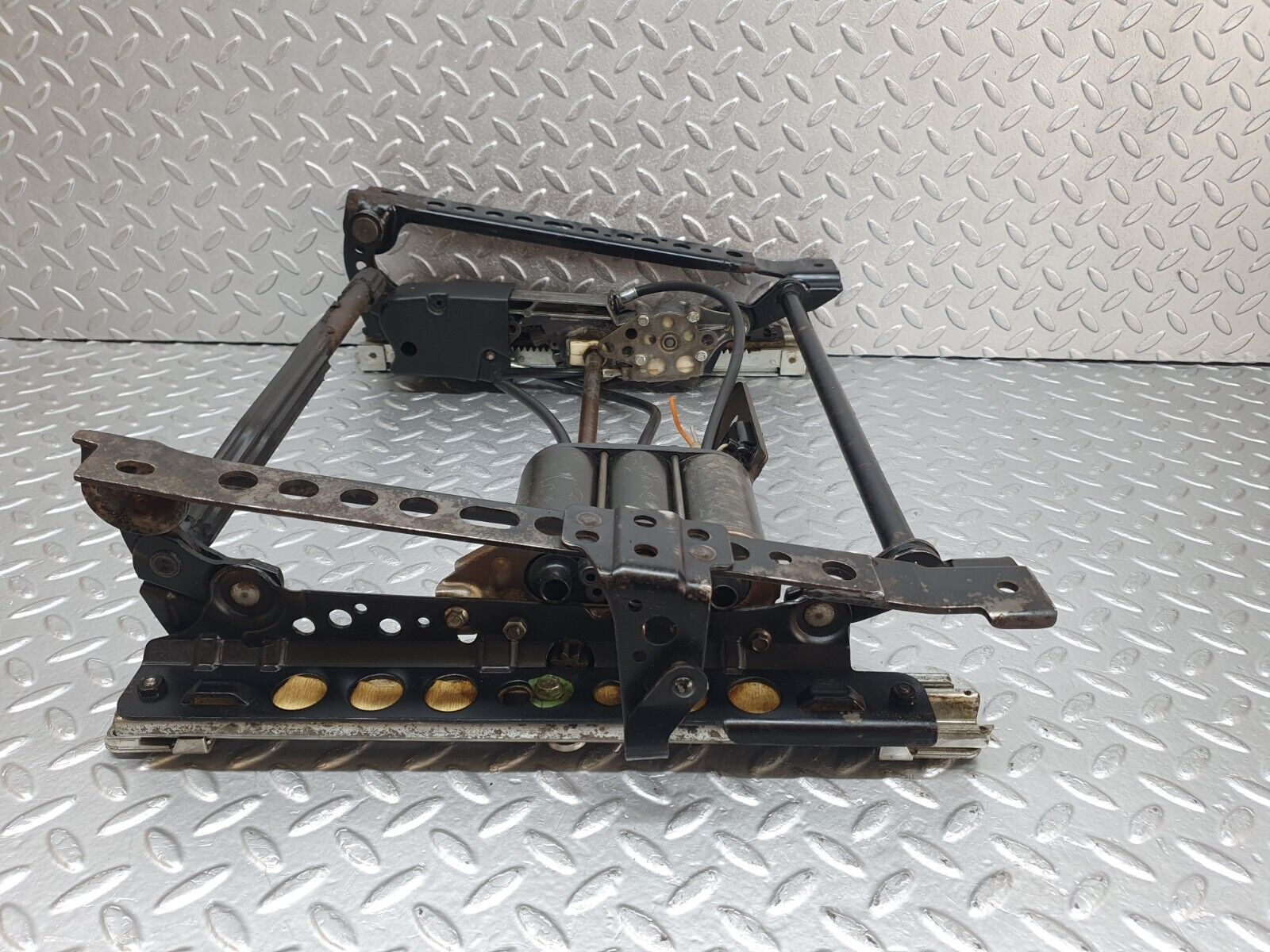 43824 Mercedes-Benz C126 380SEC Coupe Front Right Electric Seat Base