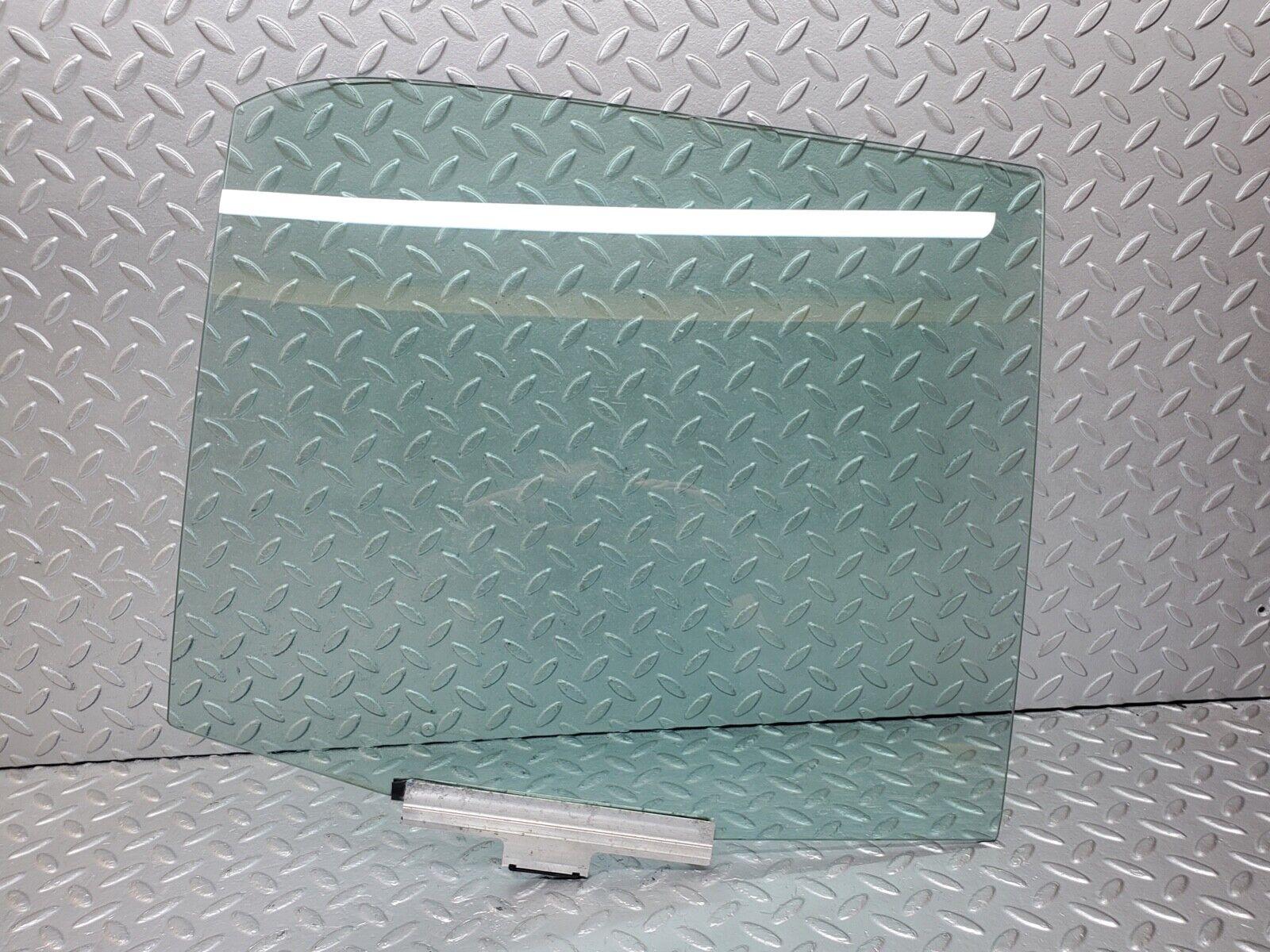 44619 Mercedes-Benz W124 220E Rear Right Door Window Glass