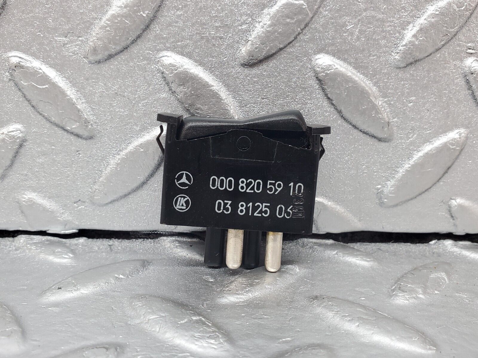 44522 Mercedes-Benz W123 280E Interior Light Switch 0008205910