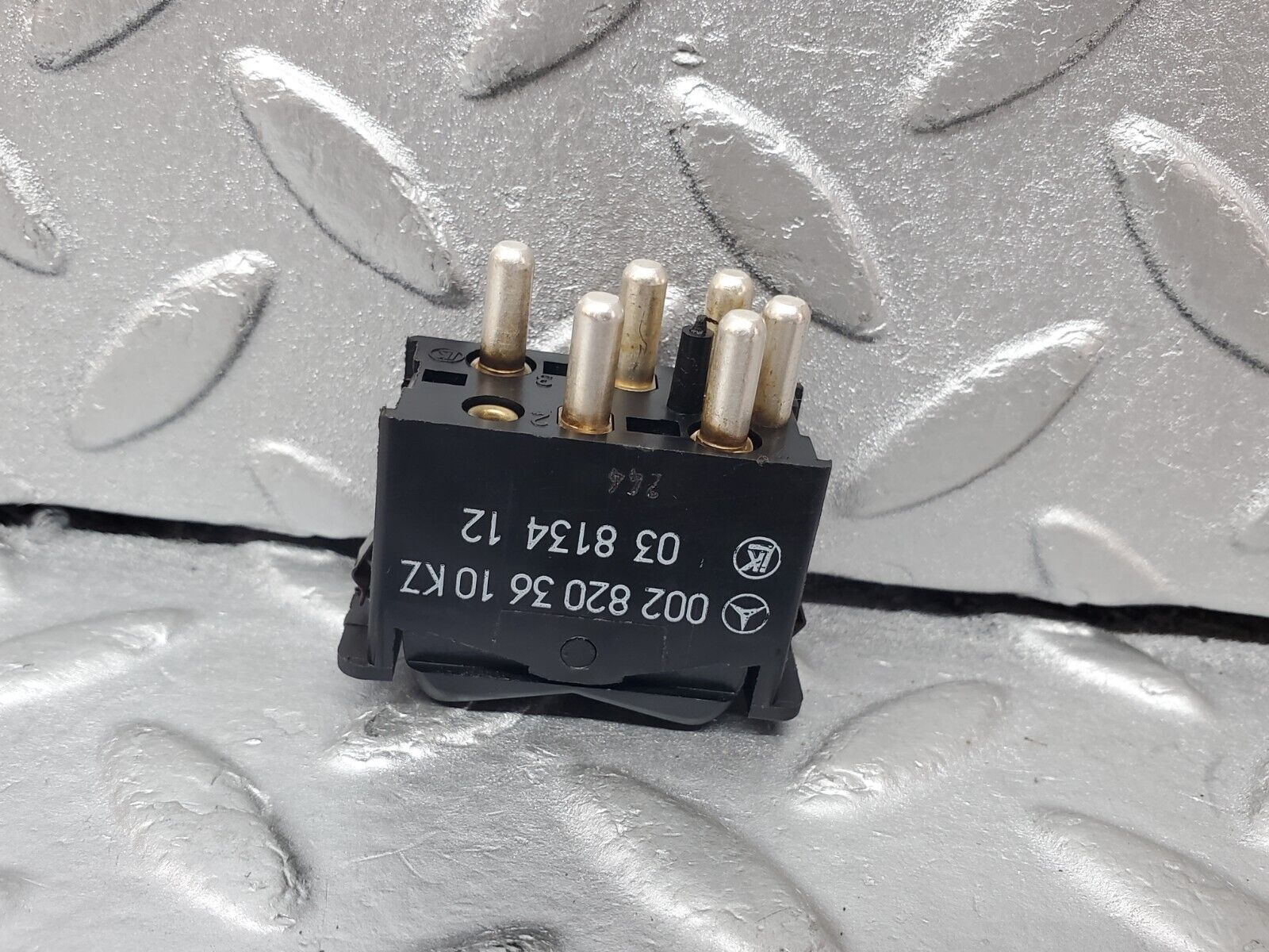 44524 Mercedes-Benz W123 280E Rear Left Electric Window Switch 0028203610