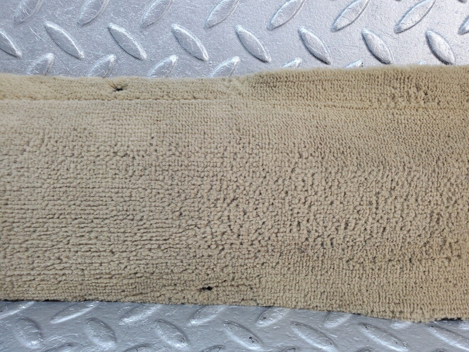 45697 Mercedes-Benz W126 420SE Front Left Door Sill Carpet Beige