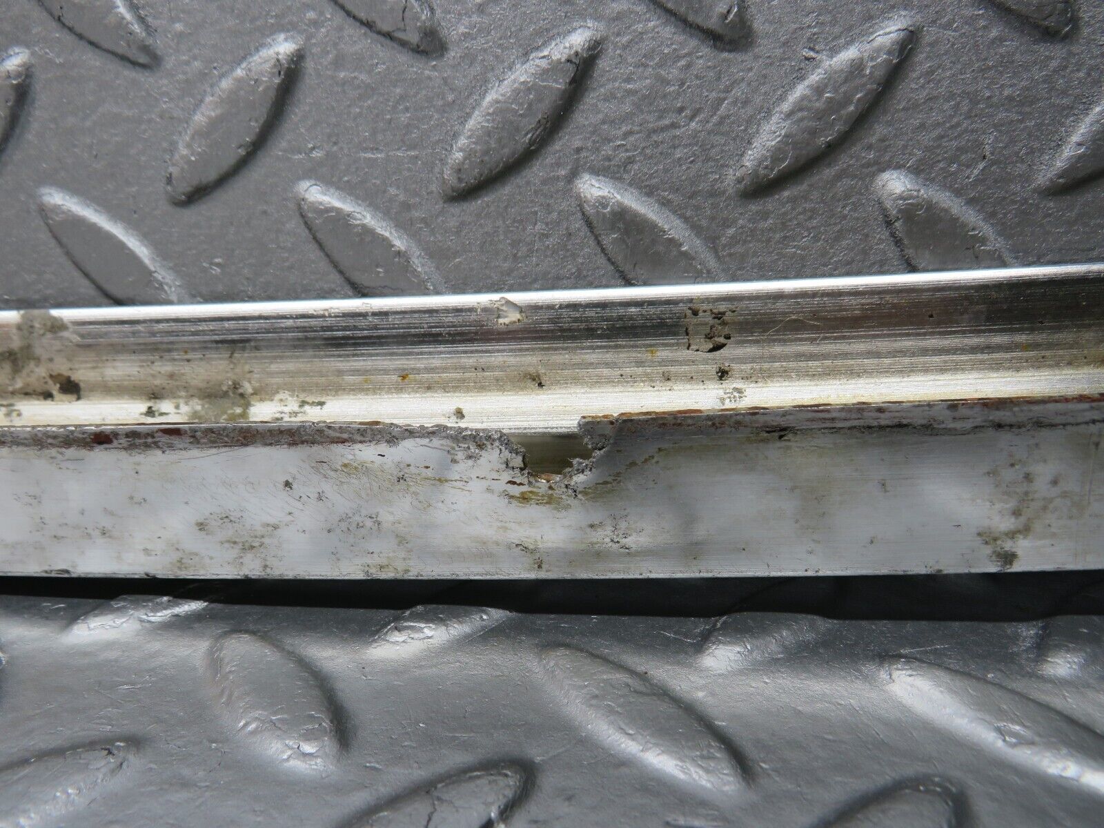 39859 Mercedes-Benz R107 350SL Hardtop Under Windshield Chrome Trim