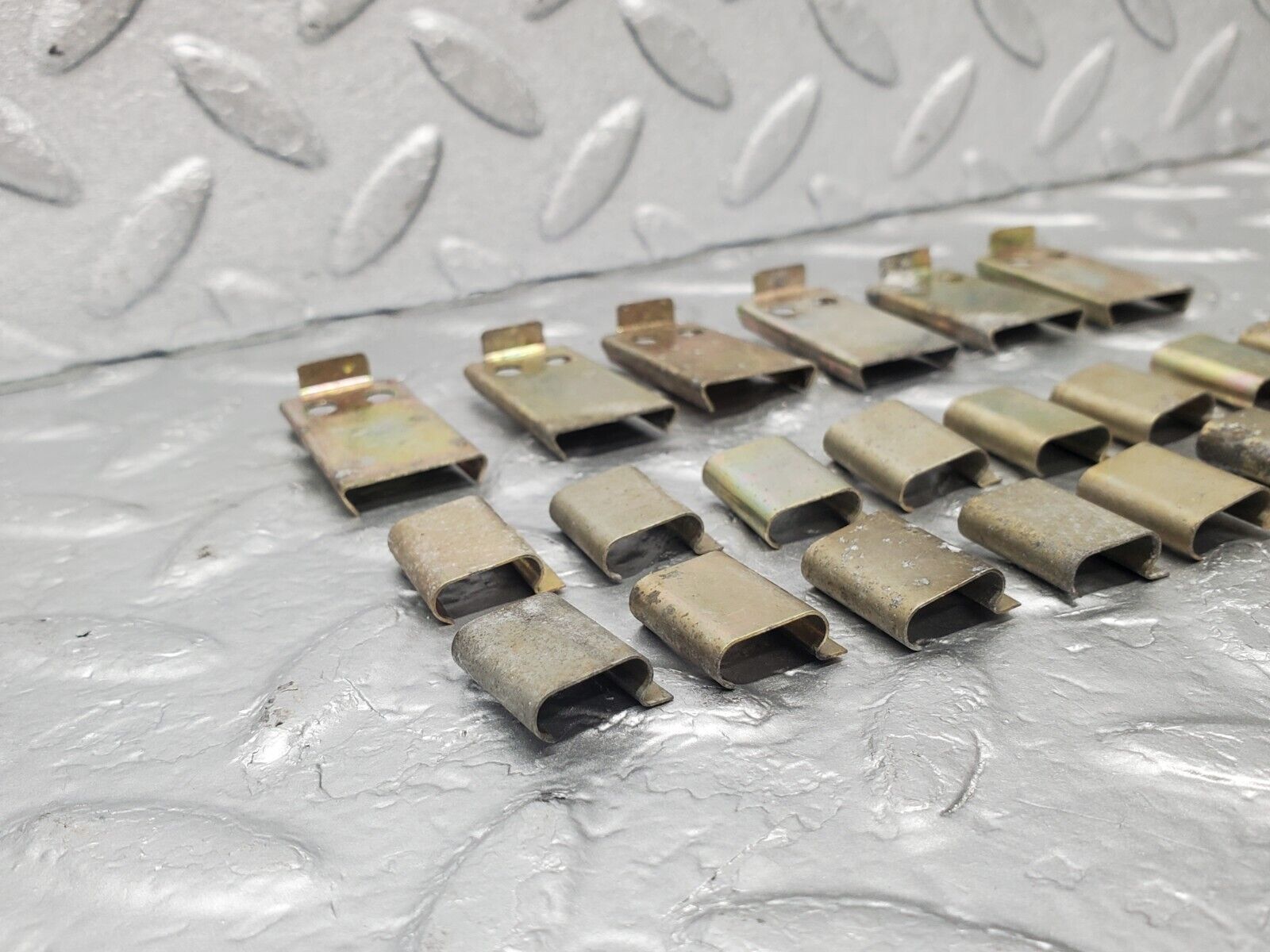 46080 Mercedes-Benz S123 200T Wagon Heater Box Blower Housing Clips