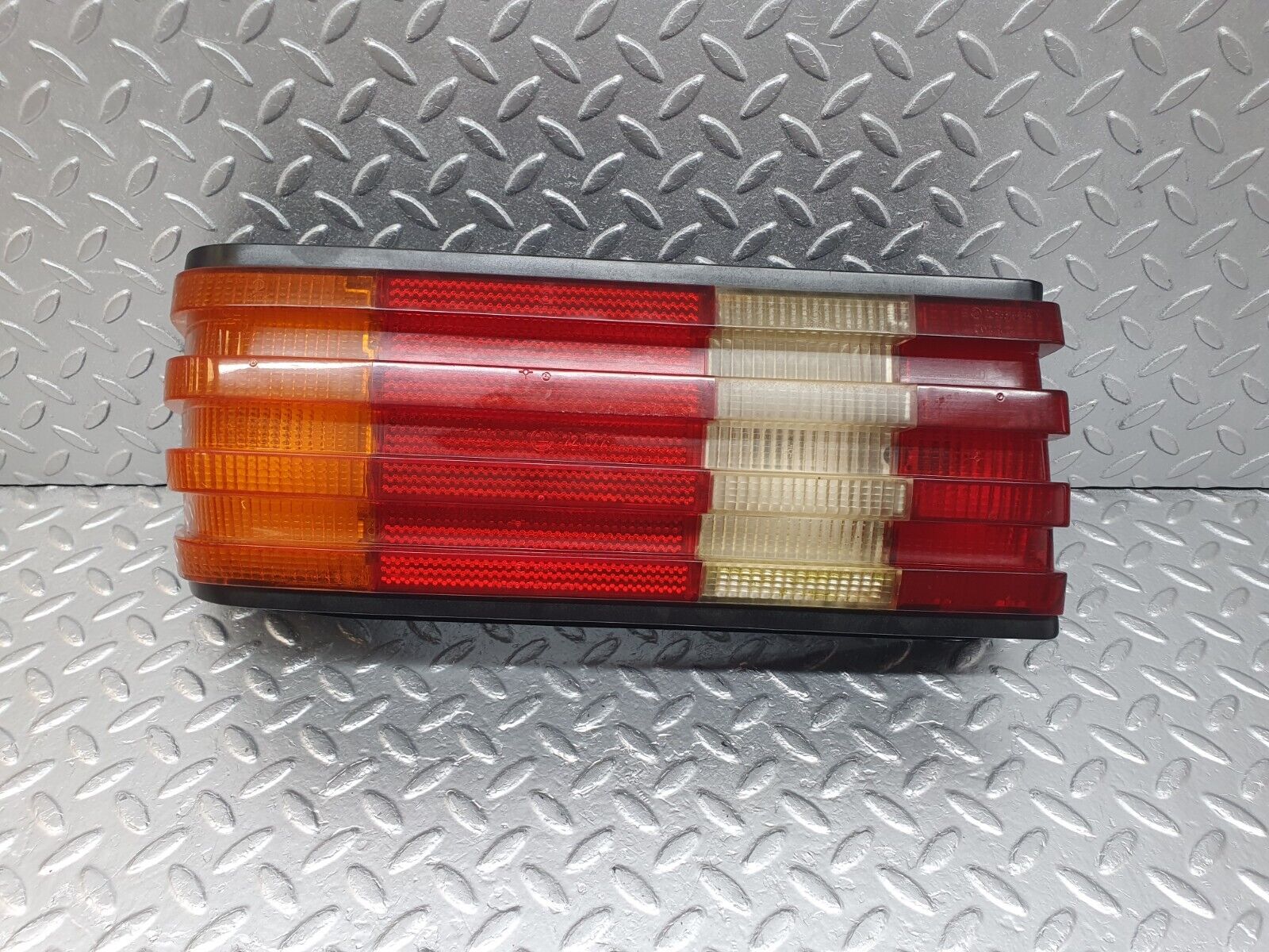 43622 Mercedes-Benz C126 380SEC Coupe Tail Light Left Side 53316R7