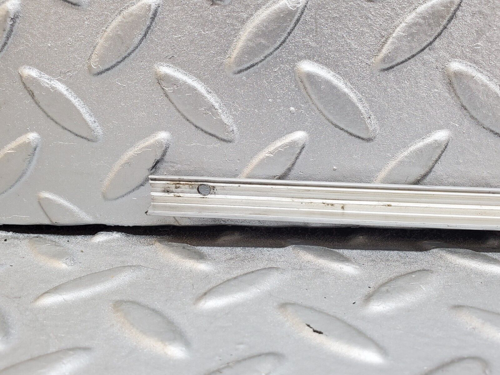 44544 Mercedes-Benz W123 280E Sunroof Chrome Trim