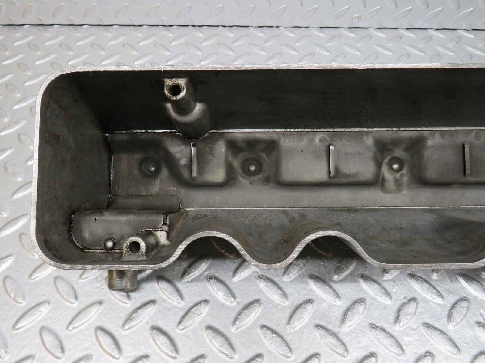 32749 Mercedes-Benz C107 R107 350 V8 Cylinder Head Valve Cover Right Side 1160161905