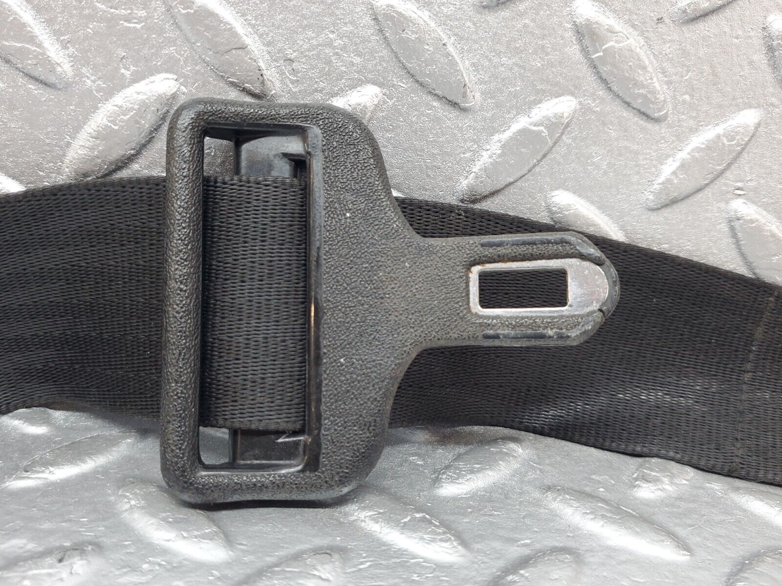 44519 Mercedes-Benz W123 280E Front Right Seat Belt With Buckle 1238602686 1268605069