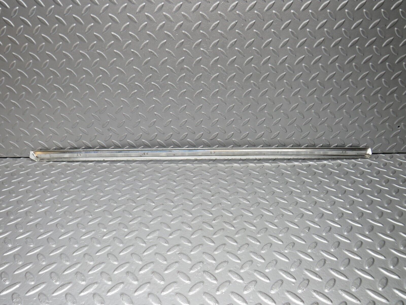 39108 Mercedes-Benz R107 500SL Left Door Chrome Trim