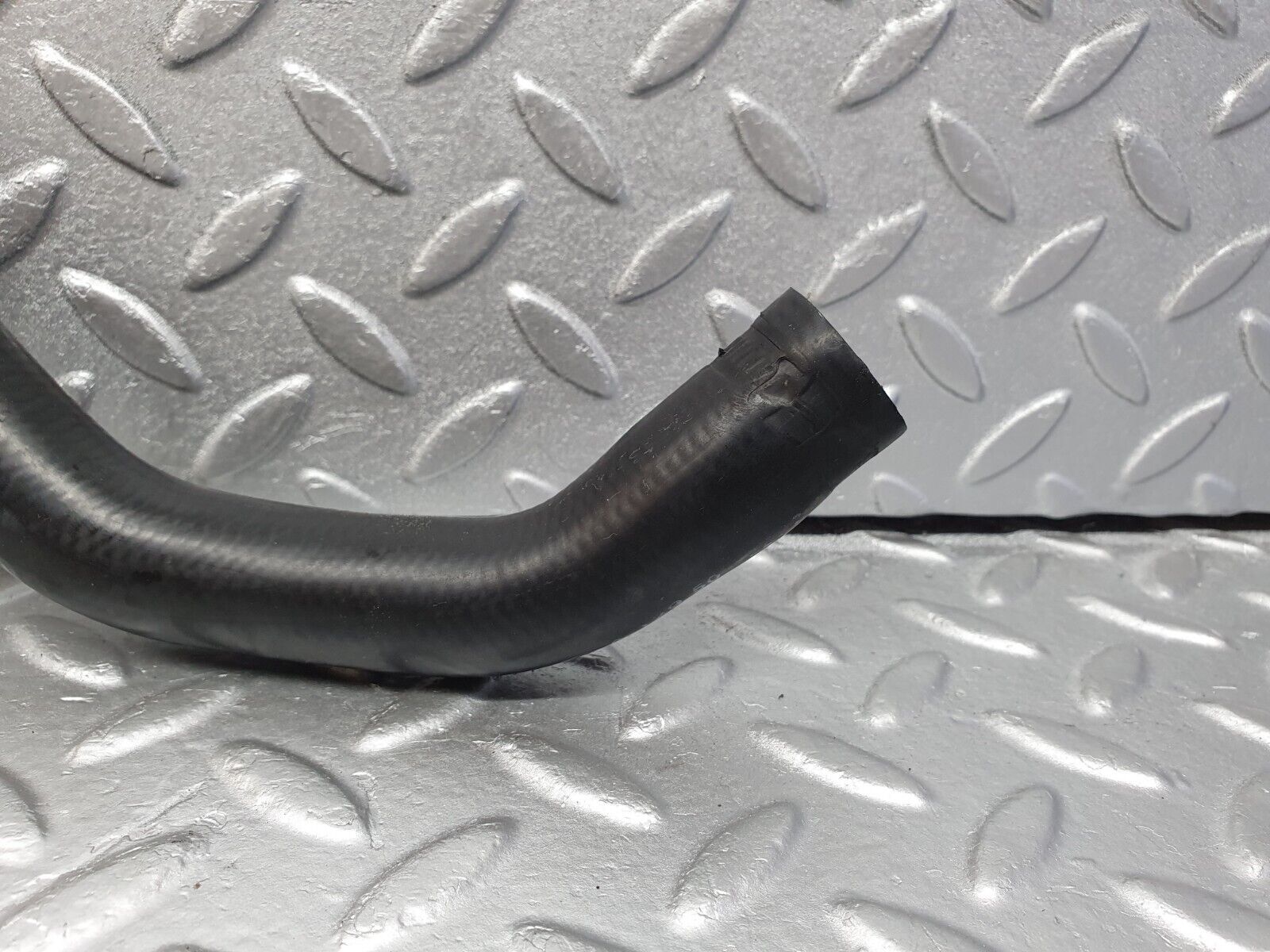 42523 Mercedes-Benz R129 320SL Coupe Radiator Lower Hose Pipe 1295012582