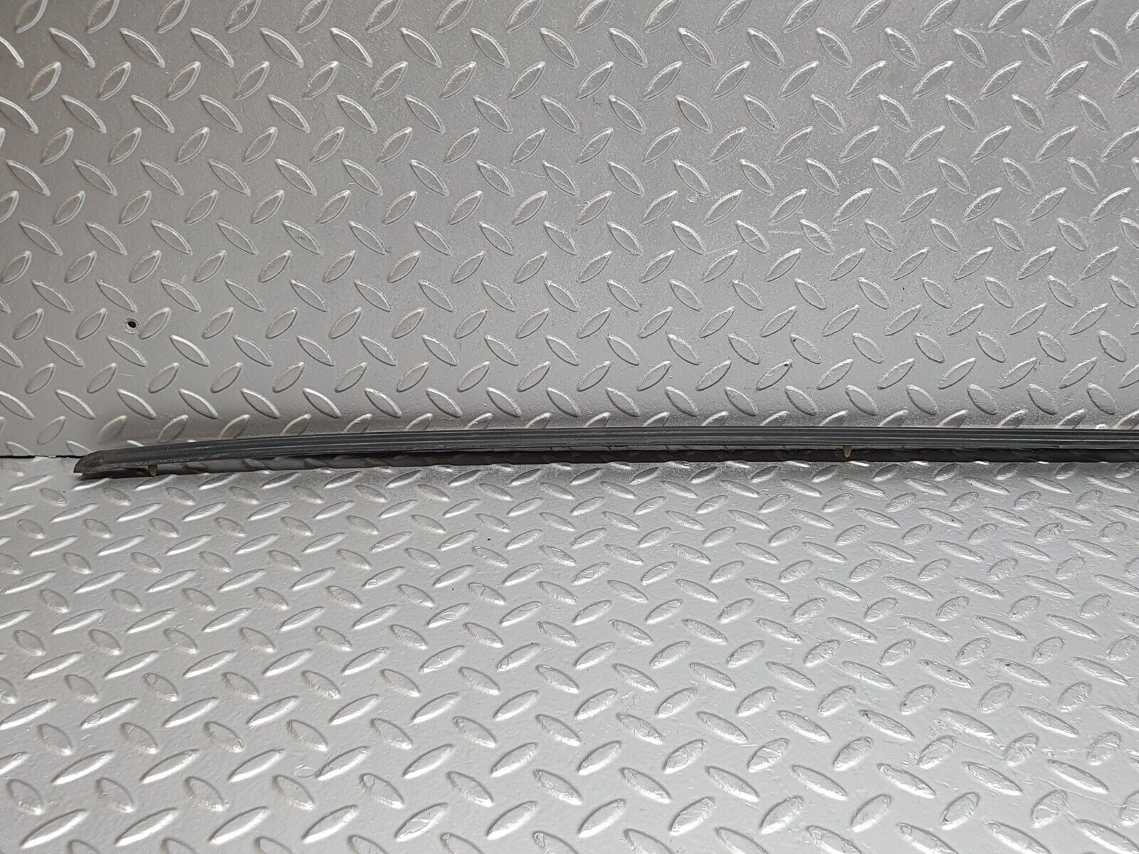 43460 Mercedes-Benz W108 280SE Front Left Fender Wing Centre Moulding Trim