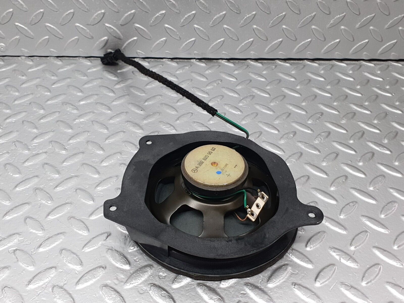 41809 Mercedes-Benz W202 C200 Front Door Loudspeaker Left 2028209502