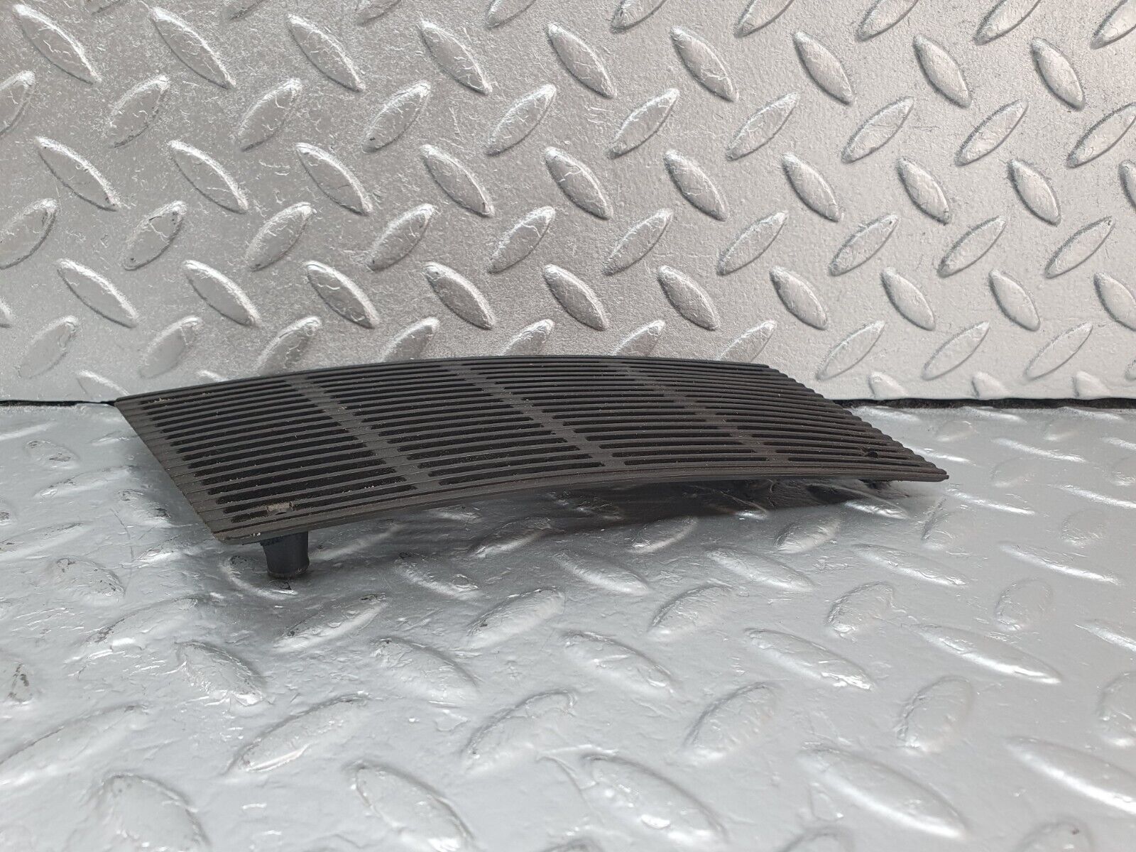 43675 Mercedes-Benz C126 380SEC Coupe Dashboard Speaker Cover Right Side