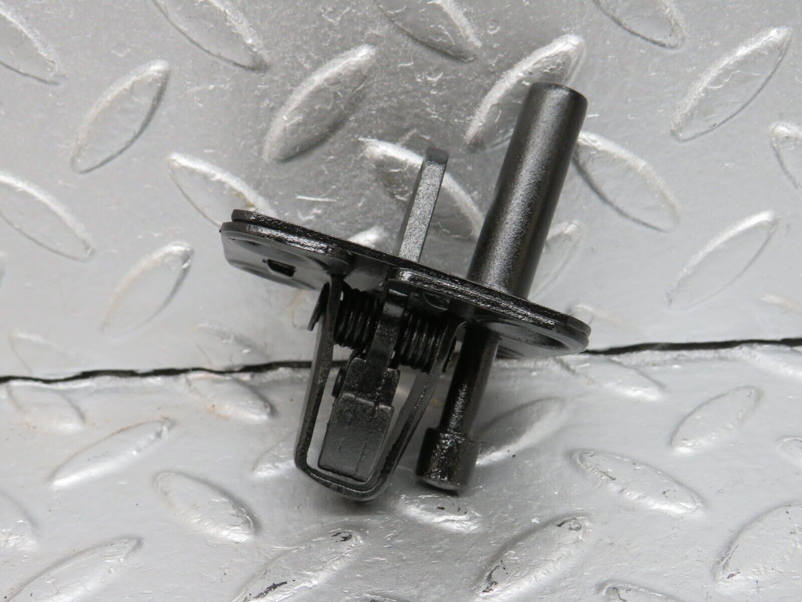 40079 Mercedes-Benz R107 350SL Bonnet Lock Catch