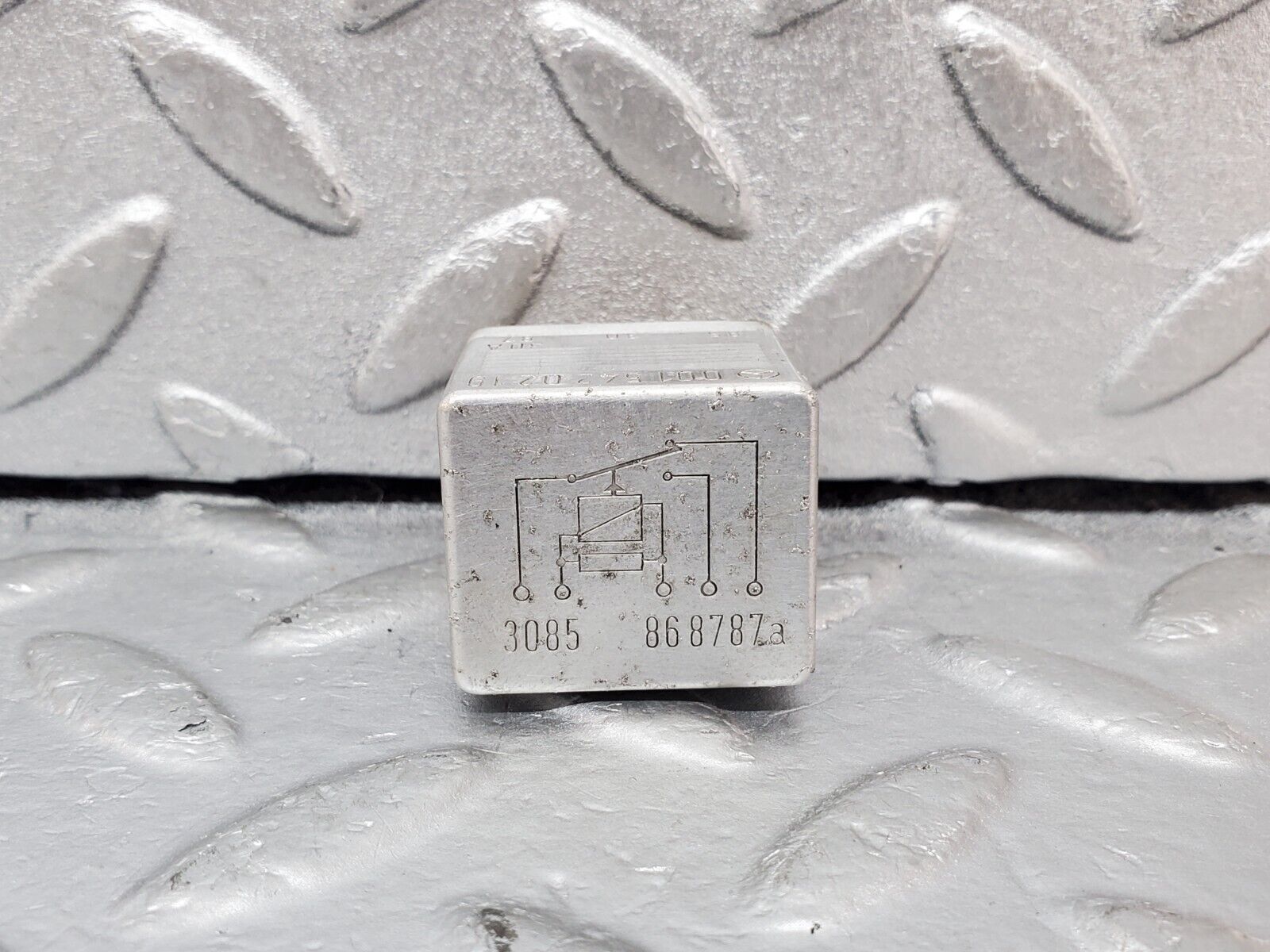 44360 Mercedes-Benz W123 280E Multi Purpose Relay 0015420219