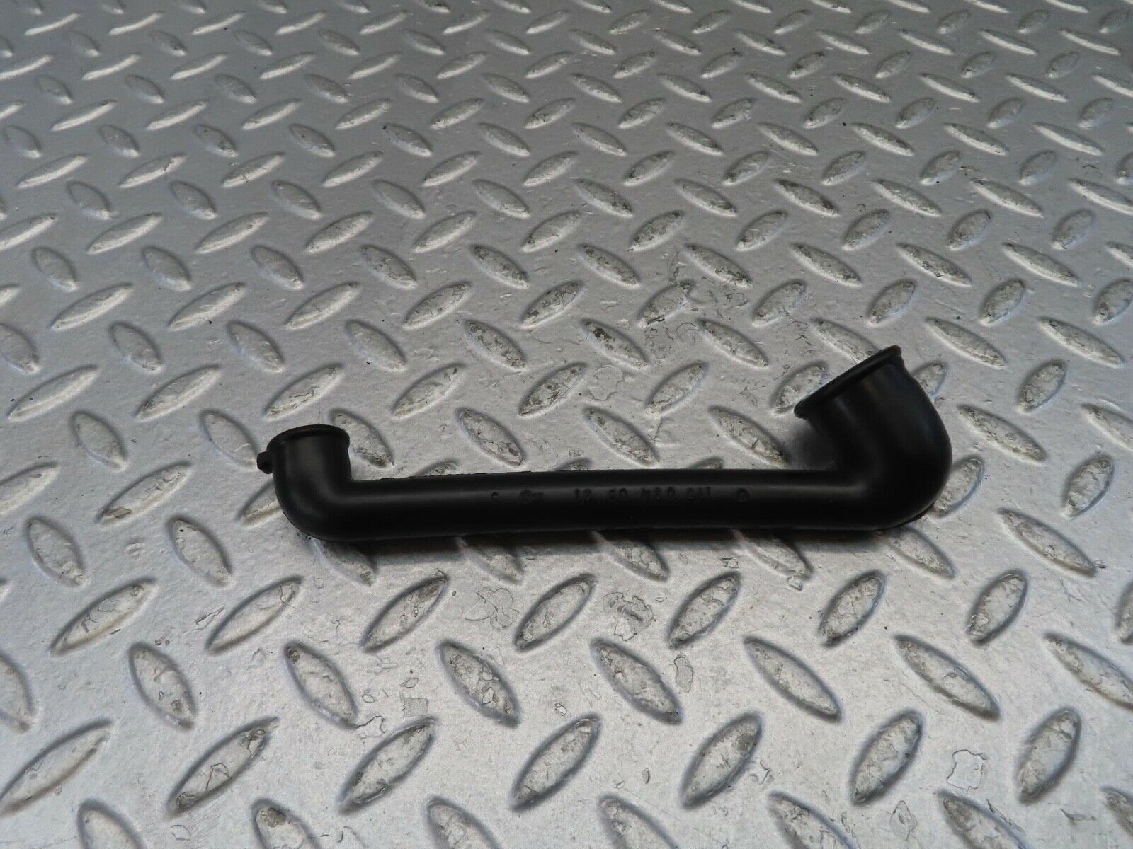 11019 Mercedes-Benz R107 W116 Air Hose For Valve Cover 1160940591