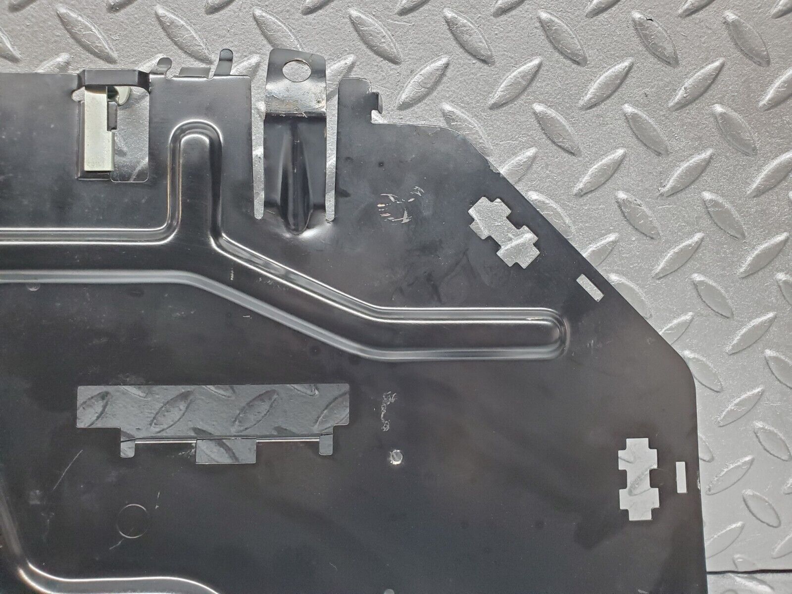 45629 Mercedes-Benz W126 420SE Left Footwell Relay Holder Bracket