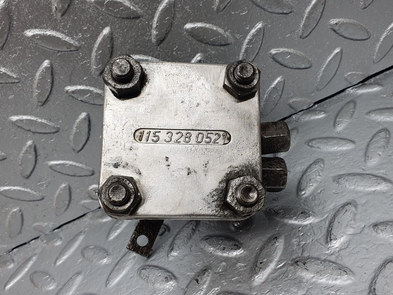 43649 Mercedes-Benz C126 380SEC Coupe Suspension Levelling Valve 1153280521