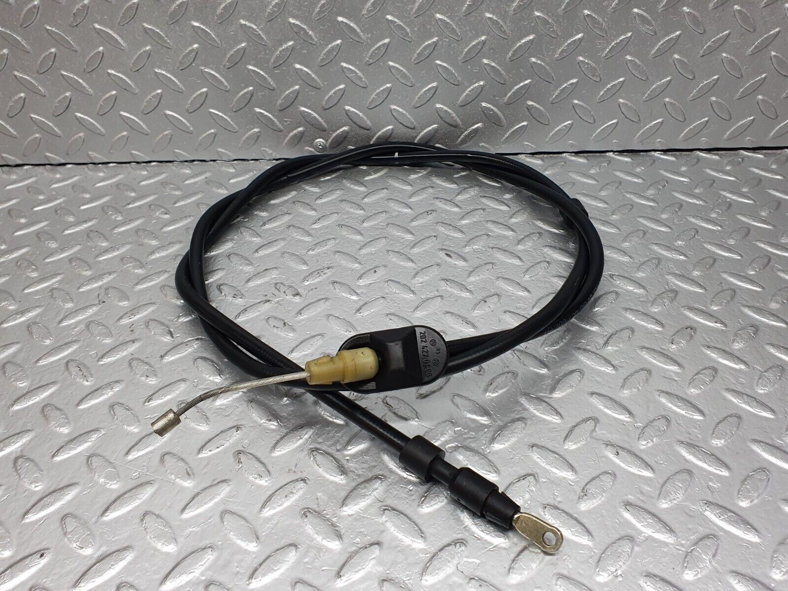 42093 Mercedes-Benz W202 C200 Parking Brake Cable 2024203085